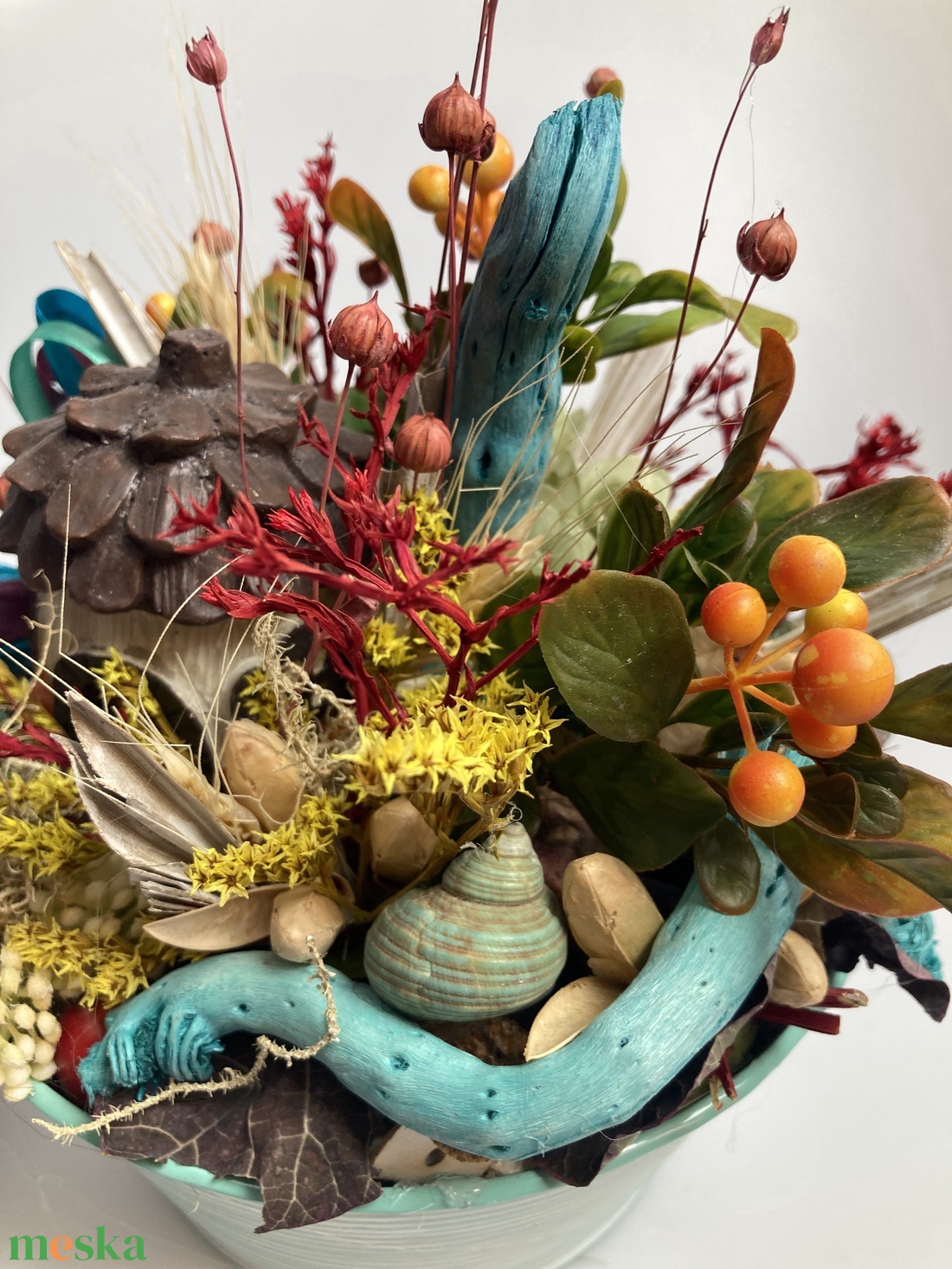 Meseföldjén - színpompás, tartós asztaldísz türkiz virágtálban, buja díszítéssel  - otthon & életmód - dekoráció - asztal és polc dekoráció - asztaldísz - Meska.hu