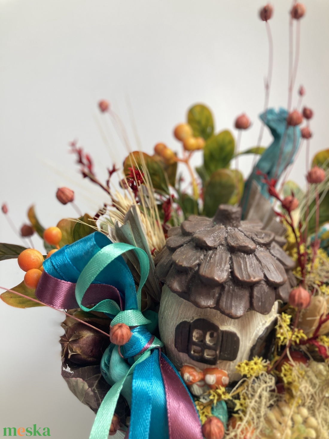 Meseföldjén - színpompás, tartós asztaldísz türkiz virágtálban, buja díszítéssel  - otthon & életmód - dekoráció - asztal és polc dekoráció - asztaldísz - Meska.hu