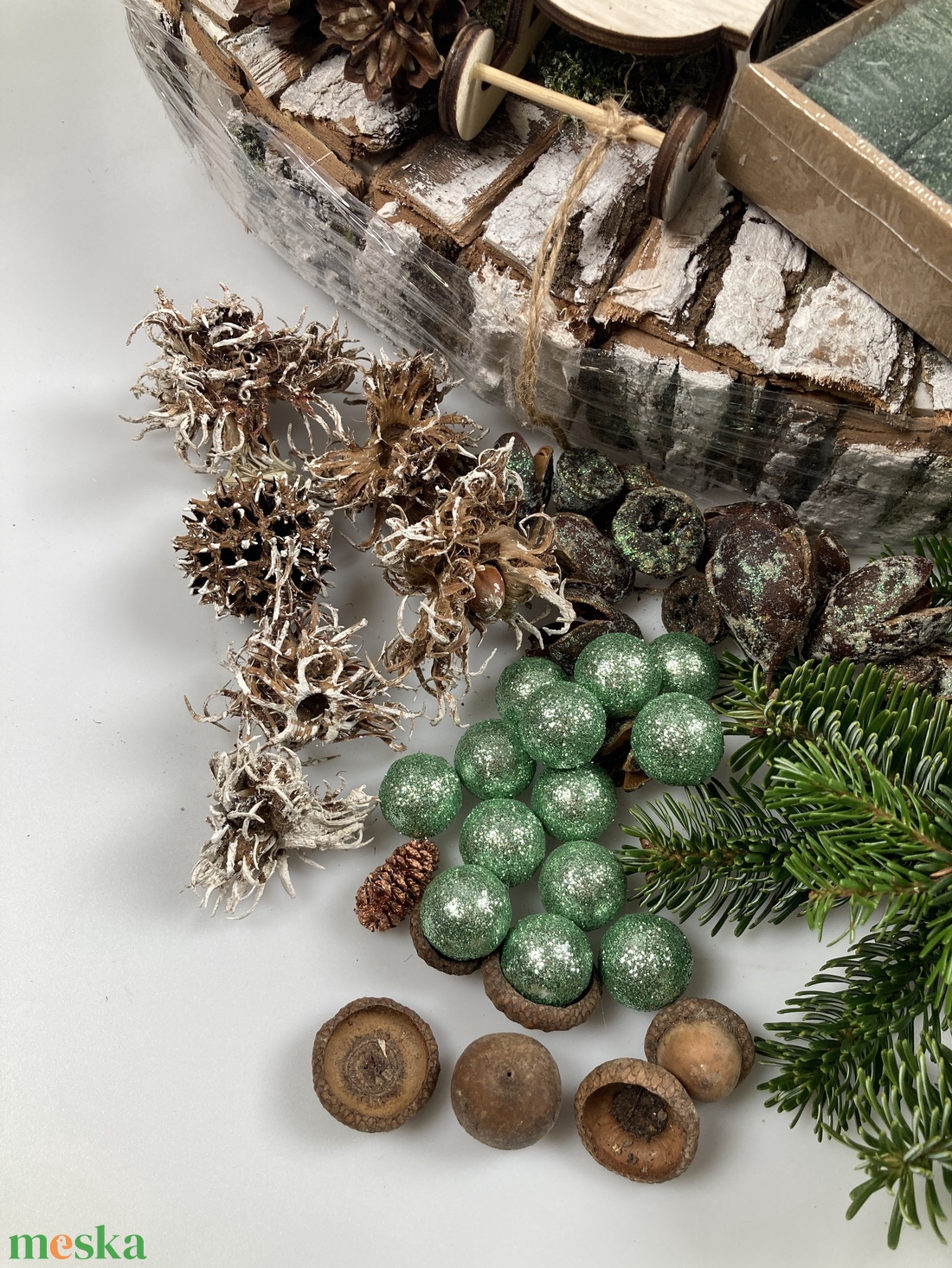 116 darabos, faborítású, mohaszőnyeggel fedett csónakalakú alapra tervezett DIY adventi koszorú szett (X-02) - diy (csináld magad) - egységcsomag - Meska.hu 116 darabos, faborítású, mohaszőnyeggel fedett csónakalakú alapra tervezett DIY adventi koszorú szett (X-02) - diy (csináld magad) - egységcsomag - Meska.hu