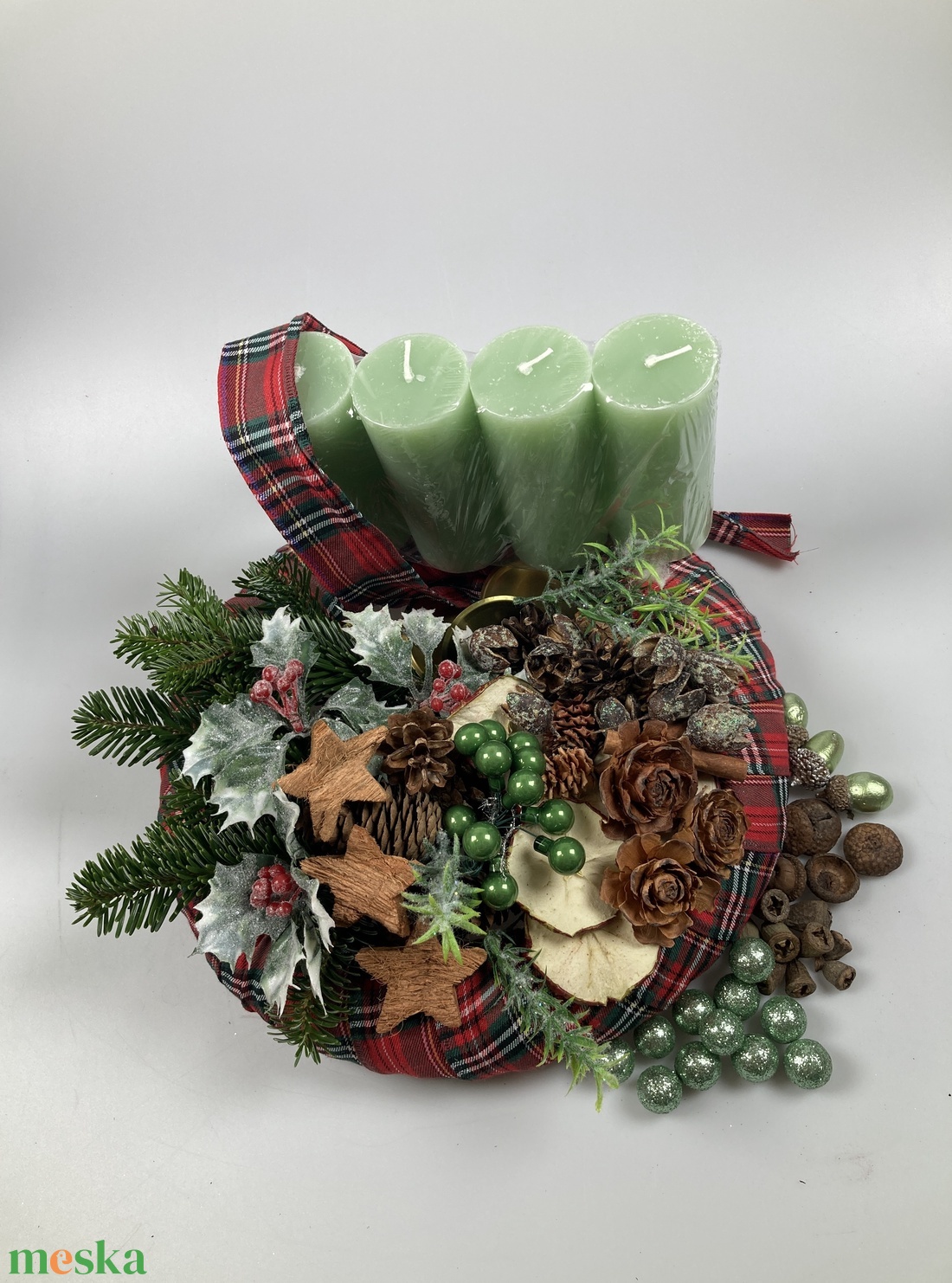 98 darabos, karácsonyi kockás vászonnal bevont szalmakoszorú alapra tervezett DIY adventi koszorú szett (X-03) - diy (csináld magad) - egységcsomag - Meska.hu 98 darabos, karácsonyi kockás vászonnal bevont szalmakoszorú alapra tervezett DIY adventi koszorú szett (X-03) - diy (csináld magad) - egységcsomag - Meska.hu