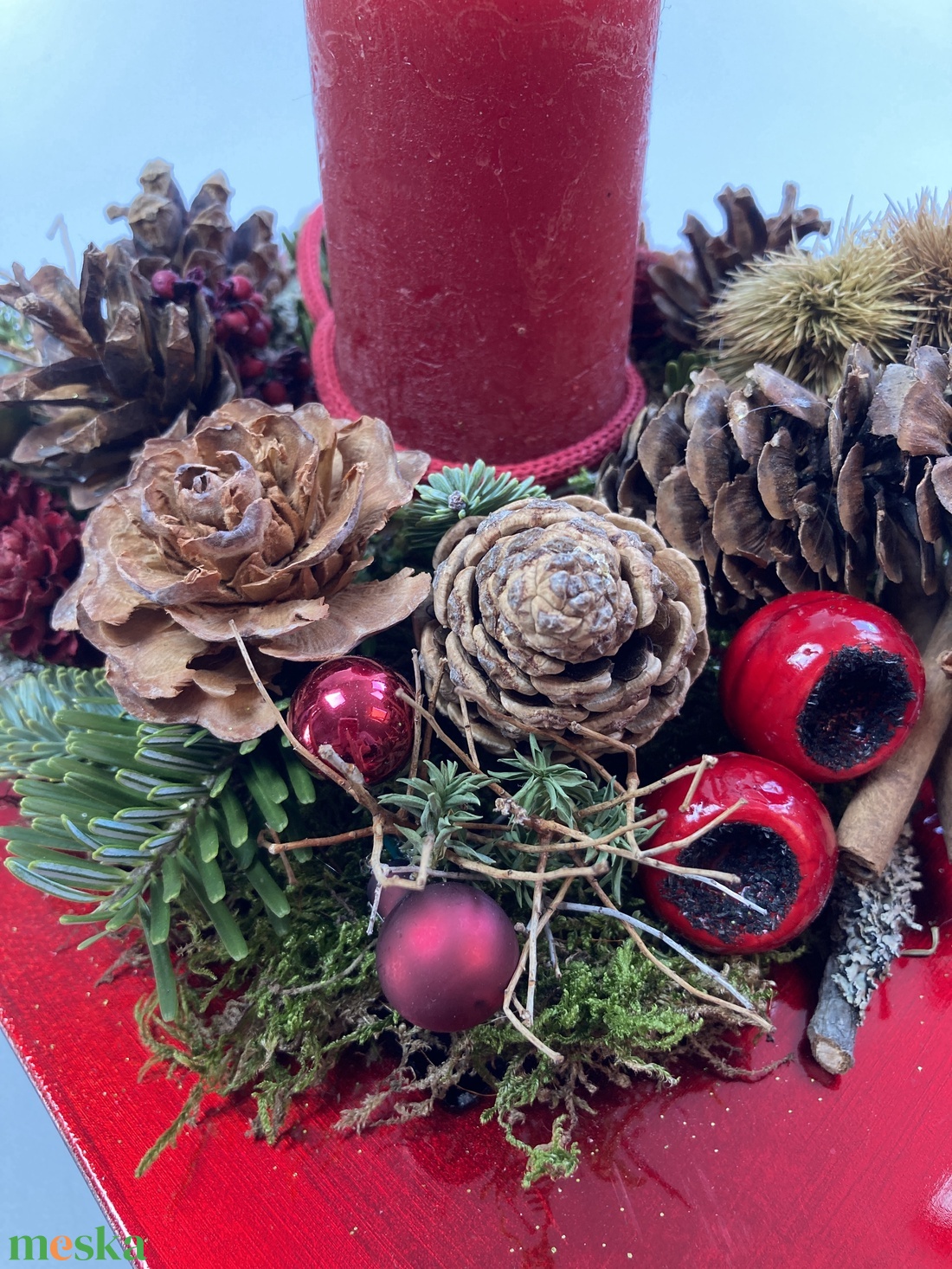 Piros metál adventi asztaldísz piros hengergyertyával, fenyőhajtásokkal és termésekkel - karácsony - adventi díszek - adventi asztaldísz - Meska.hu Piros metál adventi asztaldísz piros hengergyertyával, fenyőhajtásokkal és termésekkel - karácsony - adventi díszek - adventi asztaldísz - Meska.hu