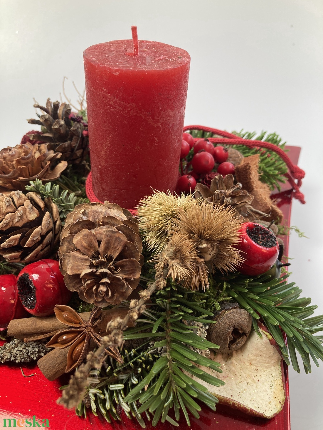 Piros metál adventi asztaldísz piros hengergyertyával, fenyőhajtásokkal és termésekkel - karácsony - adventi díszek - adventi asztaldísz - Meska.hu Piros metál adventi asztaldísz piros hengergyertyával, fenyőhajtásokkal és termésekkel - karácsony - adventi díszek - adventi asztaldísz - Meska.hu