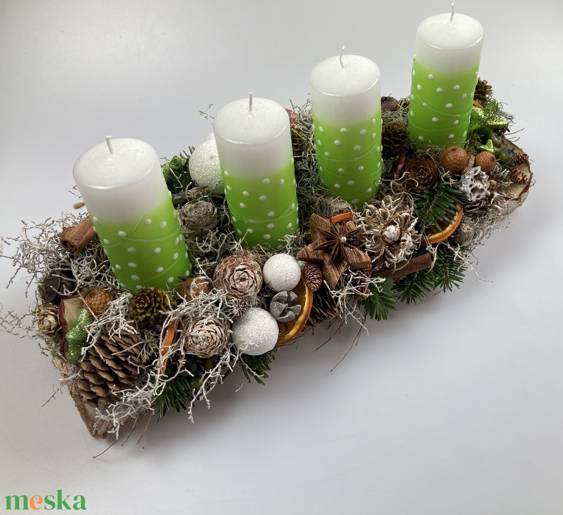 Zöld-fehér, pöttyös gyertyás, fatönkön csücsülő adventi asztaldísz termésekkel gazdagon díszítve - karácsony - adventi díszek - adventi asztaldísz - Meska.hu Zöld-fehér, pöttyös gyertyás, fatönkön csücsülő adventi asztaldísz termésekkel gazdagon díszítve - karácsony - adventi díszek - adventi asztaldísz - Meska.hu