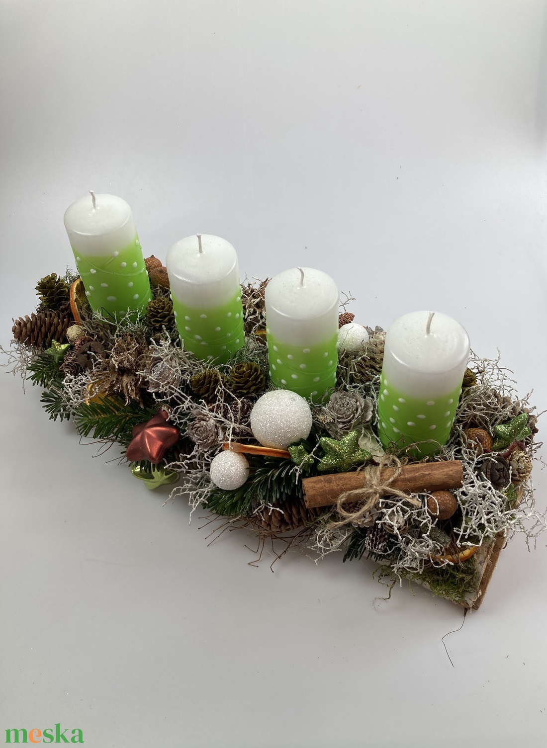 Zöld-fehér, pöttyös gyertyás, fatönkön csücsülő adventi asztaldísz termésekkel gazdagon díszítve - karácsony - adventi díszek - adventi asztaldísz - Meska.hu Zöld-fehér, pöttyös gyertyás, fatönkön csücsülő adventi asztaldísz termésekkel gazdagon díszítve - karácsony - adventi díszek - adventi asztaldísz - Meska.hu