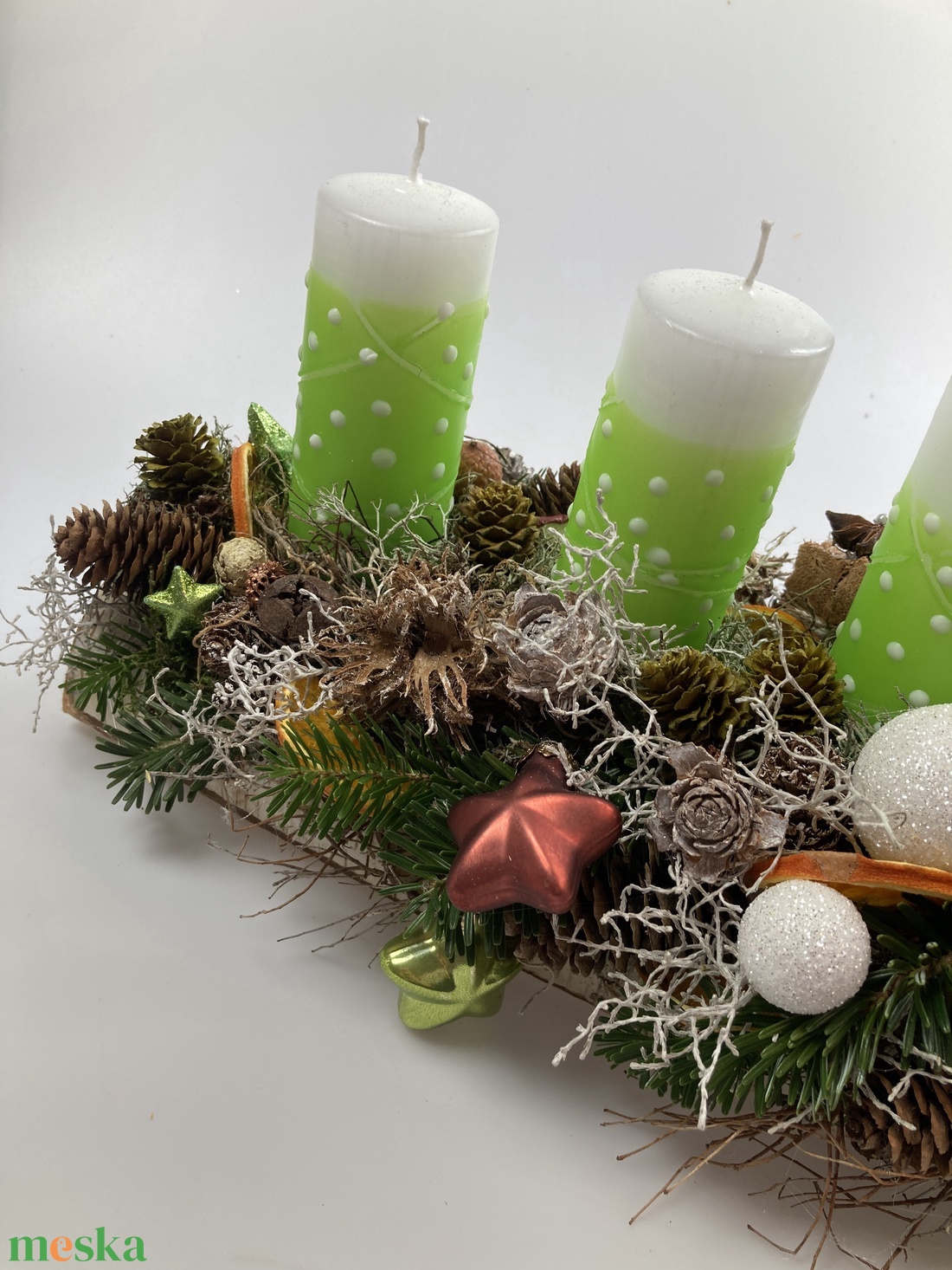 Zöld-fehér, pöttyös gyertyás, fatönkön csücsülő adventi asztaldísz termésekkel gazdagon díszítve - karácsony - adventi díszek - adventi asztaldísz - Meska.hu Zöld-fehér, pöttyös gyertyás, fatönkön csücsülő adventi asztaldísz termésekkel gazdagon díszítve - karácsony - adventi díszek - adventi asztaldísz - Meska.hu