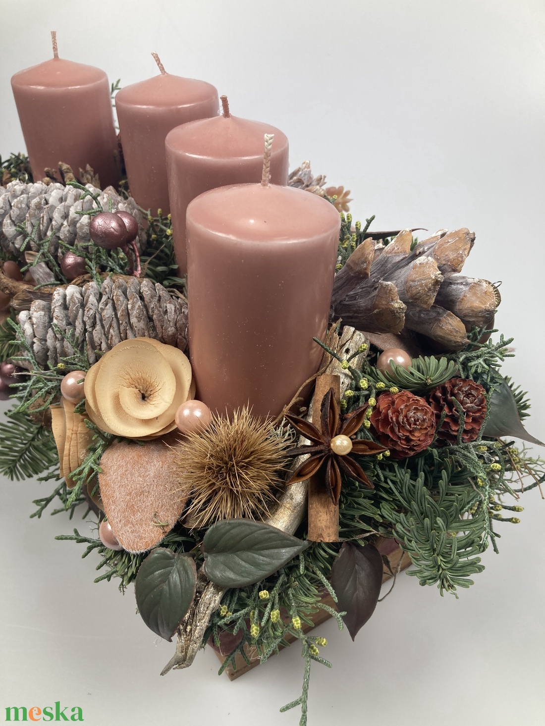 Fahéj - fahéjszínű tuskógyertyás adventi asztaldísz dobozban, termésekkel és kellékekkel gazdagon díszítve - karácsony - adventi díszek - adventi asztaldísz - Meska.hu Fahéj - fahéjszínű tuskógyertyás adventi asztaldísz dobozban, termésekkel és kellékekkel gazdagon díszítve - karácsony - adventi díszek - adventi asztaldísz - Meska.hu