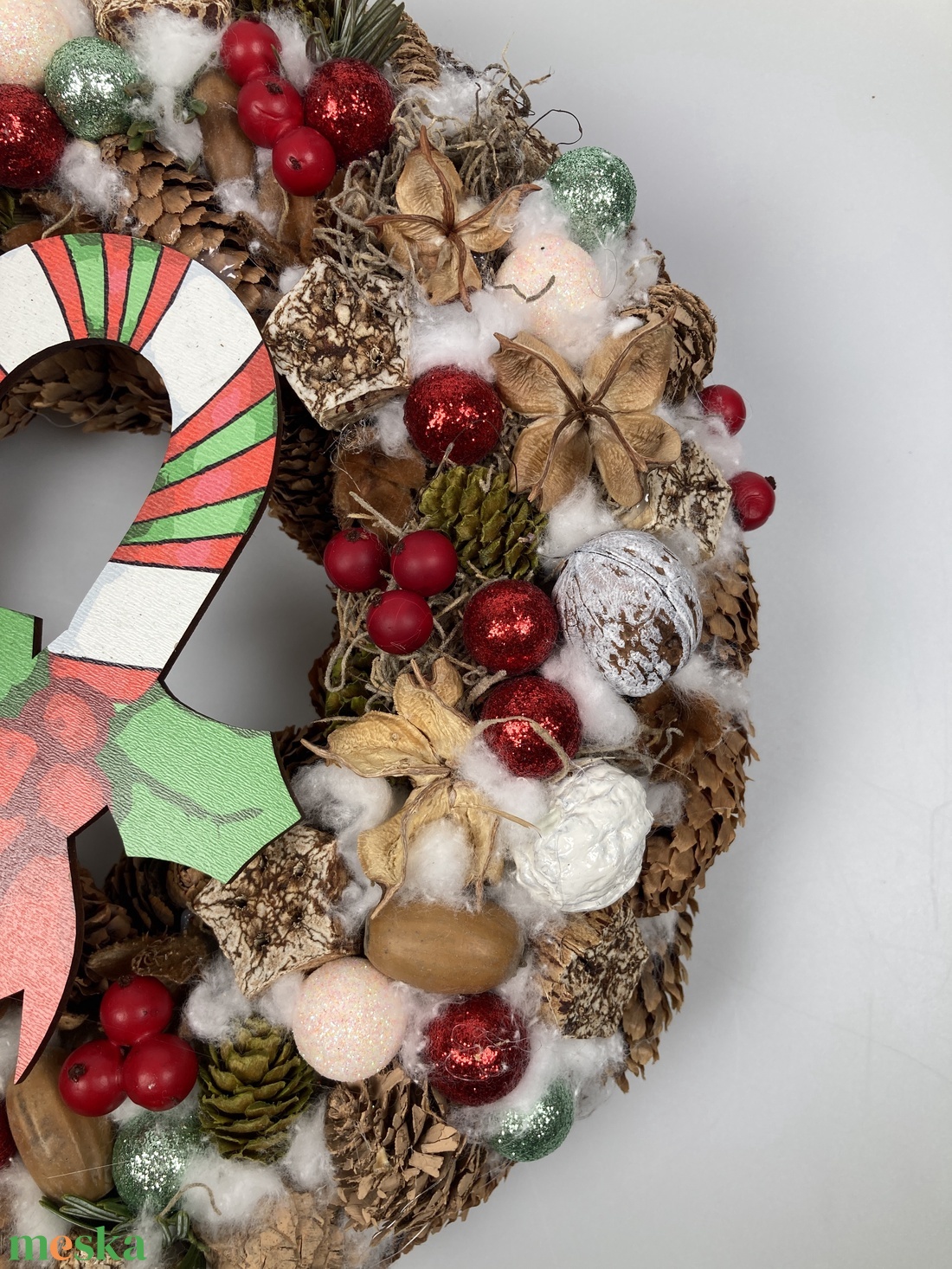 Cukorbot festésű falemezzel ékített, gazdagon díszített, karácsonyi terméskopogtató - karácsony - adventi díszek - adventi ajtódísz - Meska.hu Cukorbot festésű falemezzel ékített, gazdagon díszített, karácsonyi terméskopogtató - karácsony - adventi díszek - adventi ajtódísz - Meska.hu
