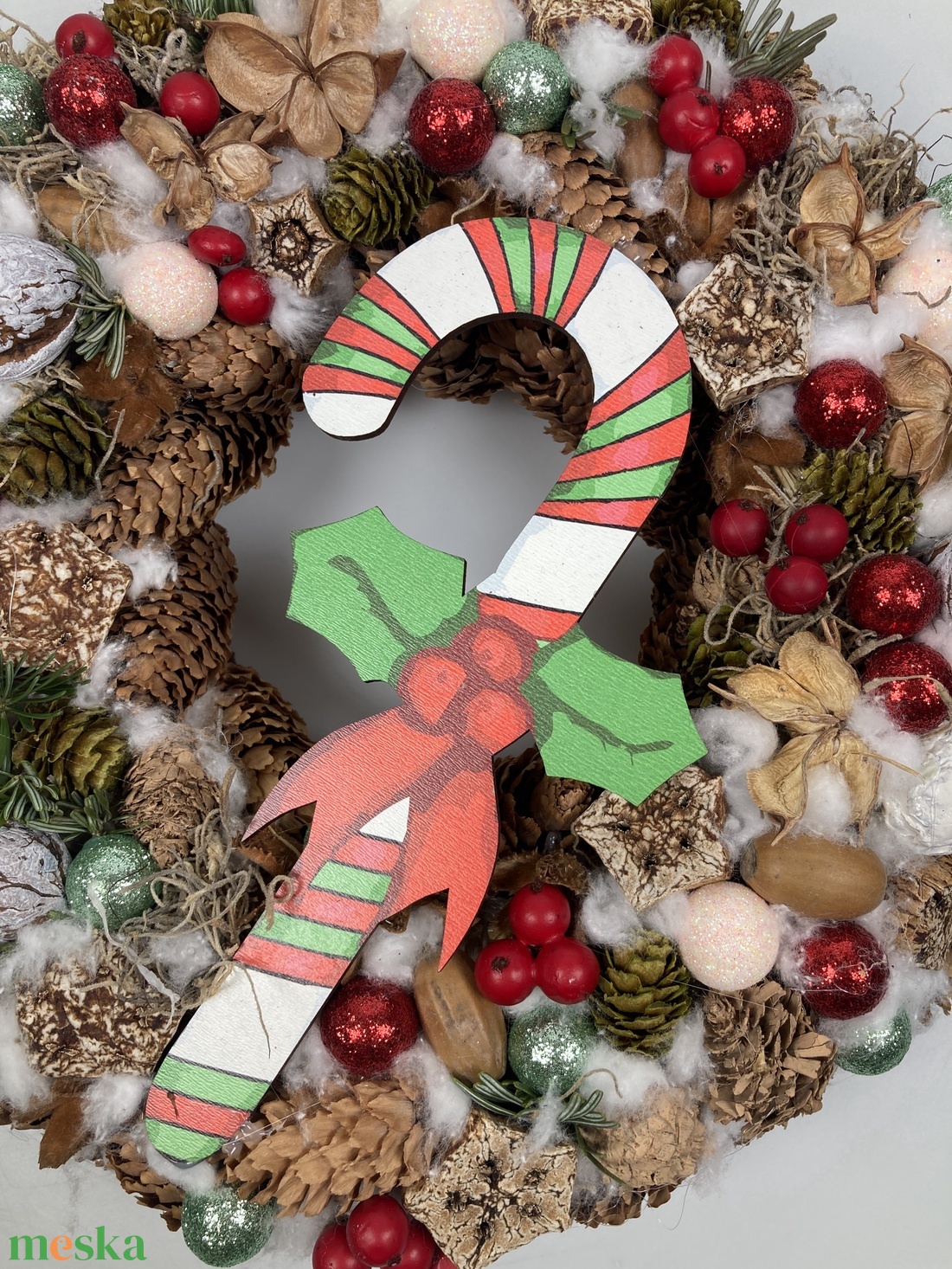 Cukorbot festésű falemezzel ékített, gazdagon díszített, karácsonyi terméskopogtató - karácsony - adventi díszek - adventi ajtódísz - Meska.hu Cukorbot festésű falemezzel ékített, gazdagon díszített, karácsonyi terméskopogtató - karácsony - adventi díszek - adventi ajtódísz - Meska.hu