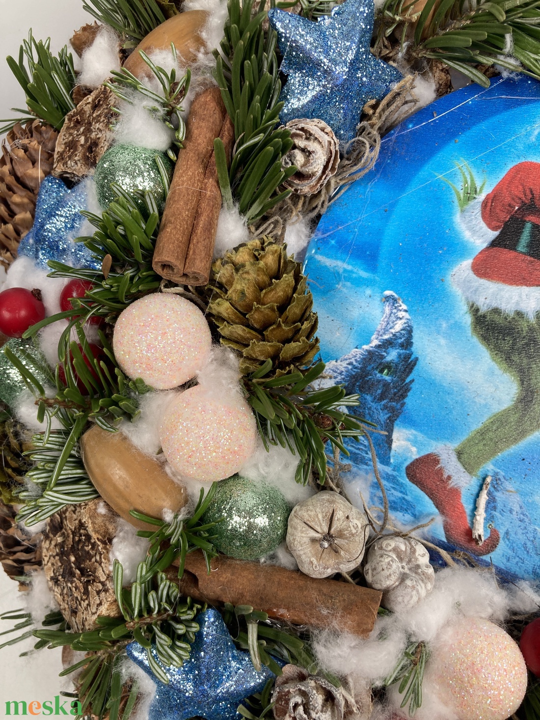 Settenkedő Grincs gazdagon díszített, karácsonyi terméskopogtatója - karácsony - adventi díszek - adventi ajtódísz - Meska.hu Settenkedő Grincs gazdagon díszített, karácsonyi terméskopogtatója - karácsony - adventi díszek - adventi ajtódísz - Meska.hu