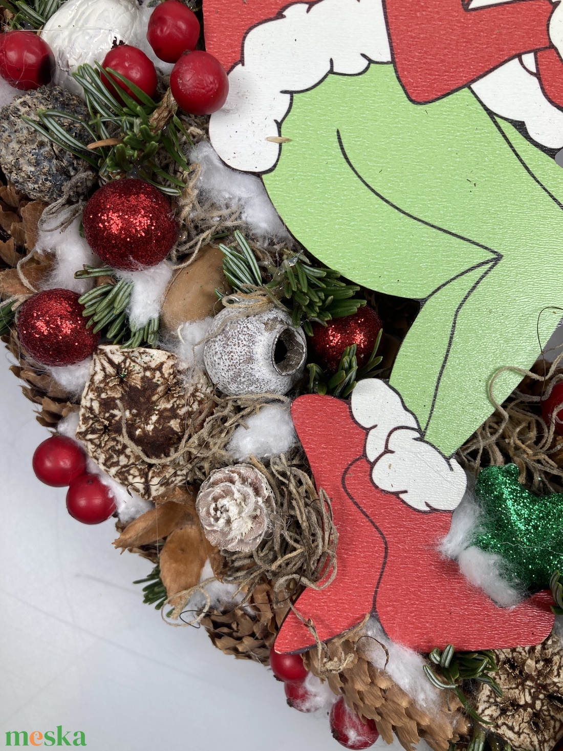 Grincs Vicsor gazdagon díszített, karácsonyi terméskopogtató - karácsony - adventi díszek - adventi ajtódísz - Meska.hu Grincs Vicsor gazdagon díszített, karácsonyi terméskopogtató - karácsony - adventi díszek - adventi ajtódísz - Meska.hu