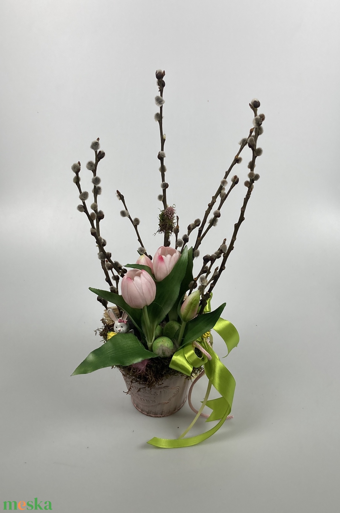 Pinka Tulipánka -  mohaágyon nyugvó, tartós virágdísz kerámia nyuszi figurával, fürjtojásokkal (S-09) - otthon & életmód - dekoráció - virágdísz és tartó - csokor & virágdísz - Meska.hu