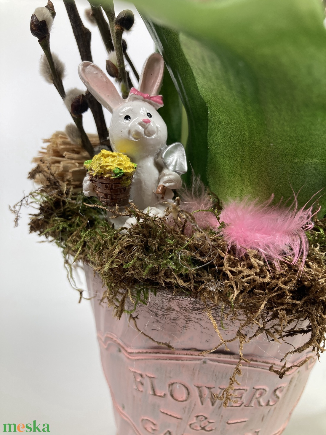 Pinka Tulipánka -  mohaágyon nyugvó, tartós virágdísz kerámia nyuszi figurával, fürjtojásokkal (S-09) - otthon & életmód - dekoráció - virágdísz és tartó - csokor & virágdísz - Meska.hu