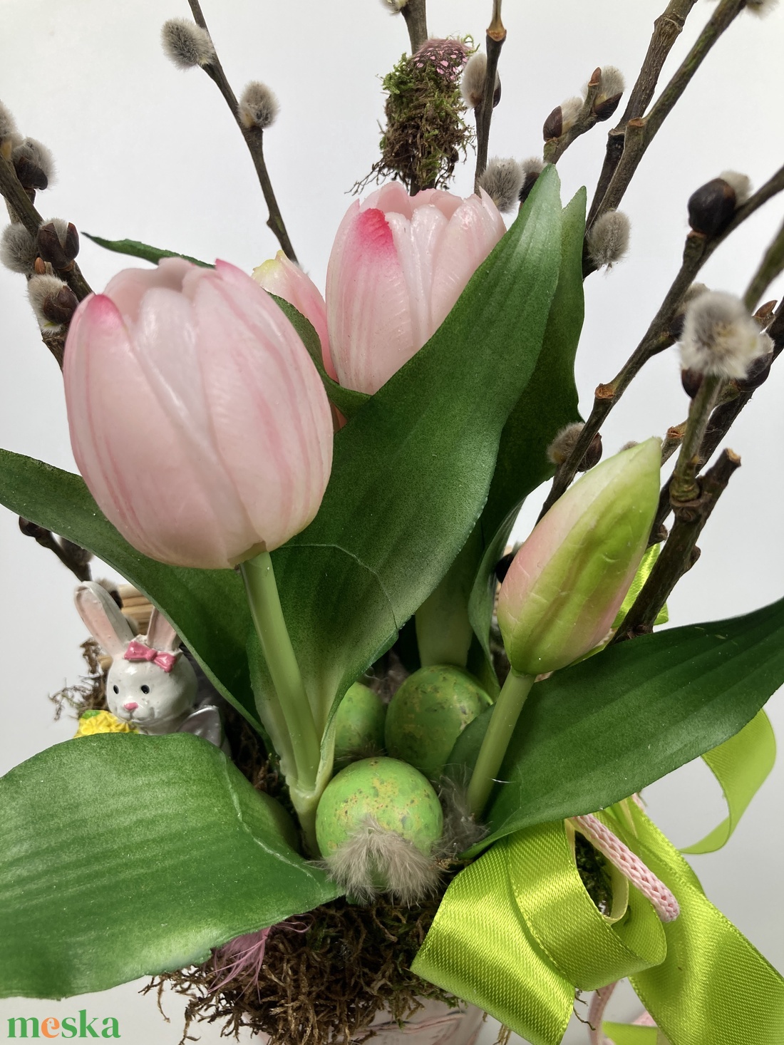 Pinka Tulipánka -  mohaágyon nyugvó, tartós virágdísz kerámia nyuszi figurával, fürjtojásokkal (S-09) - otthon & életmód - dekoráció - virágdísz és tartó - csokor & virágdísz - Meska.hu