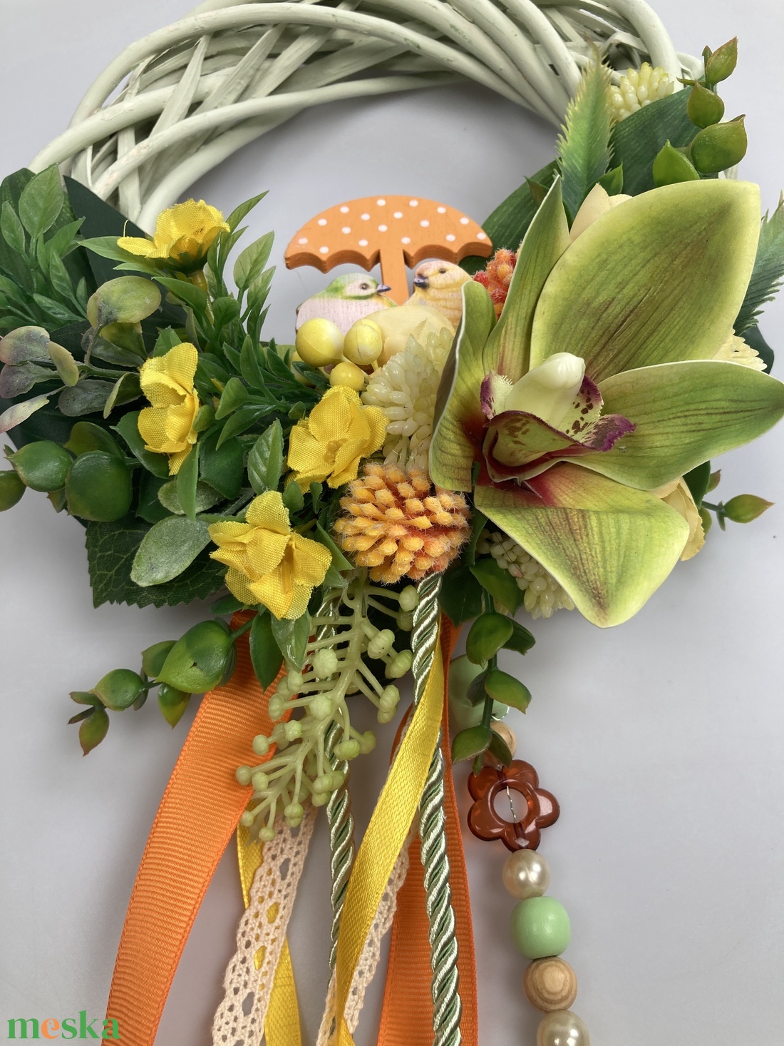 Orchideás, esernyő alatt időző madárkás kopogtató élénk színvilággal - otthon & életmód - dekoráció - ajtó- és ablak dekoráció - ajtódísz & kopogtató - Meska.hu