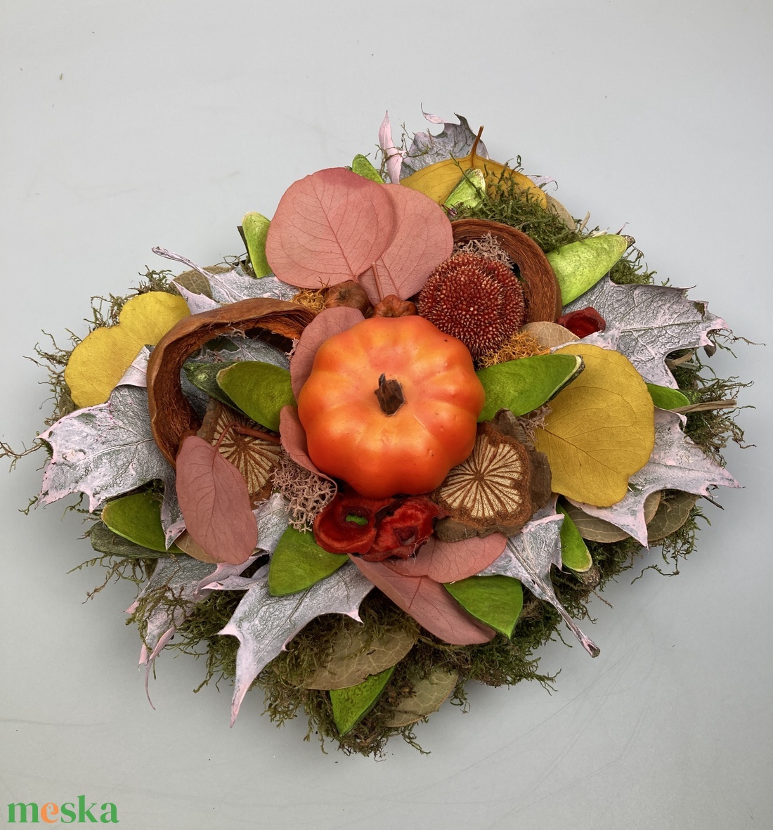 Őszi tökös bujaság - tartós asztaldísz fehér, festett fatálon, gazdagon díszítve - otthon & életmód - dekoráció - asztal és polc dekoráció - asztaldísz - Meska.hu Őszi tökös bujaság - tartós asztaldísz fehér, festett fatálon, gazdagon díszítve - otthon & életmód - dekoráció - asztal és polc dekoráció - asztaldísz - Meska.hu