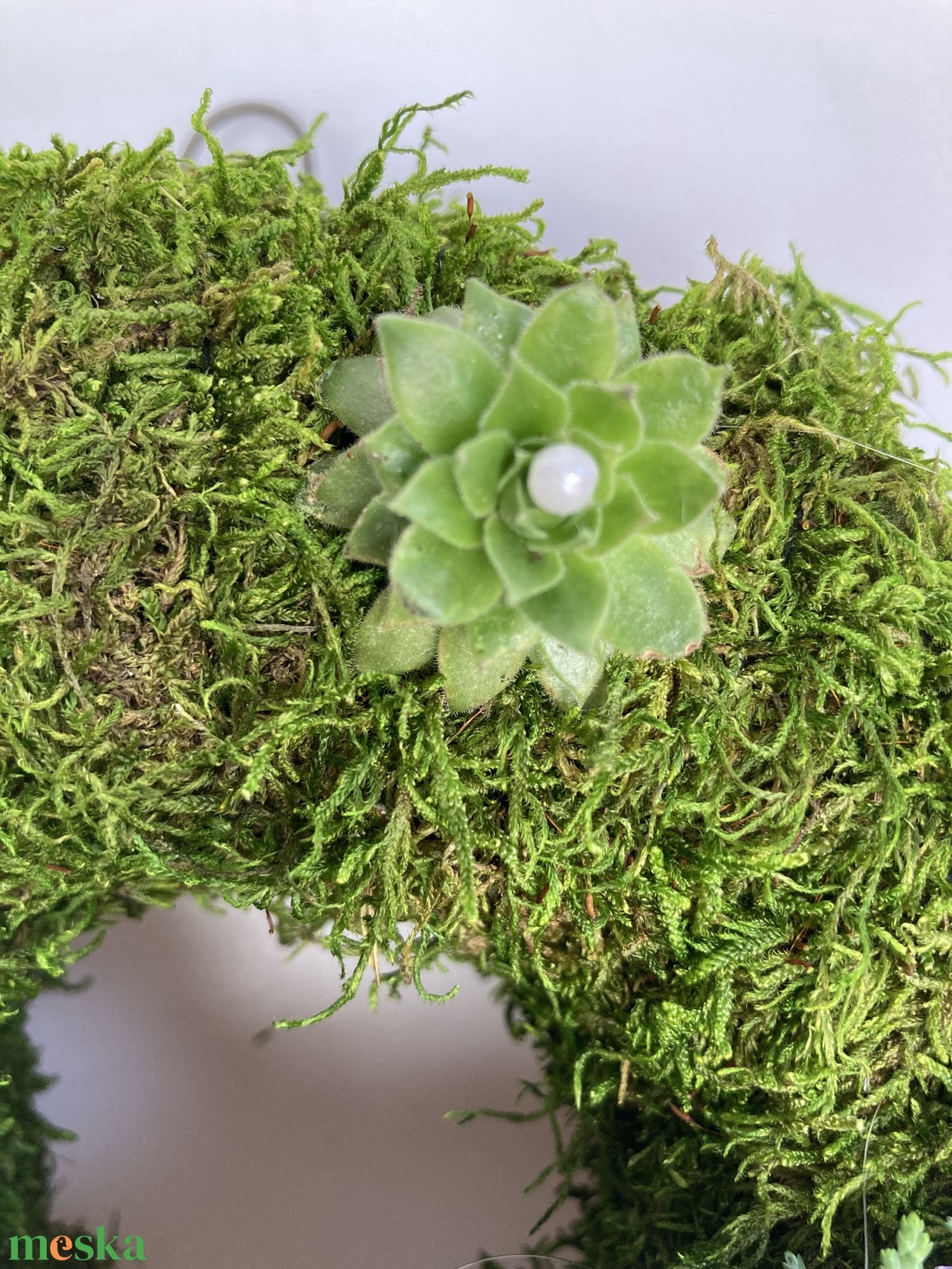 Elengedés - 3 kövirózsás, növényi részekkel gazdagon díszített mohakoszorú (KK-19) - otthon & életmód - vallás - temetkezési tárgy - sírkoszorú, kegyeleti koszorú - Meska.hu