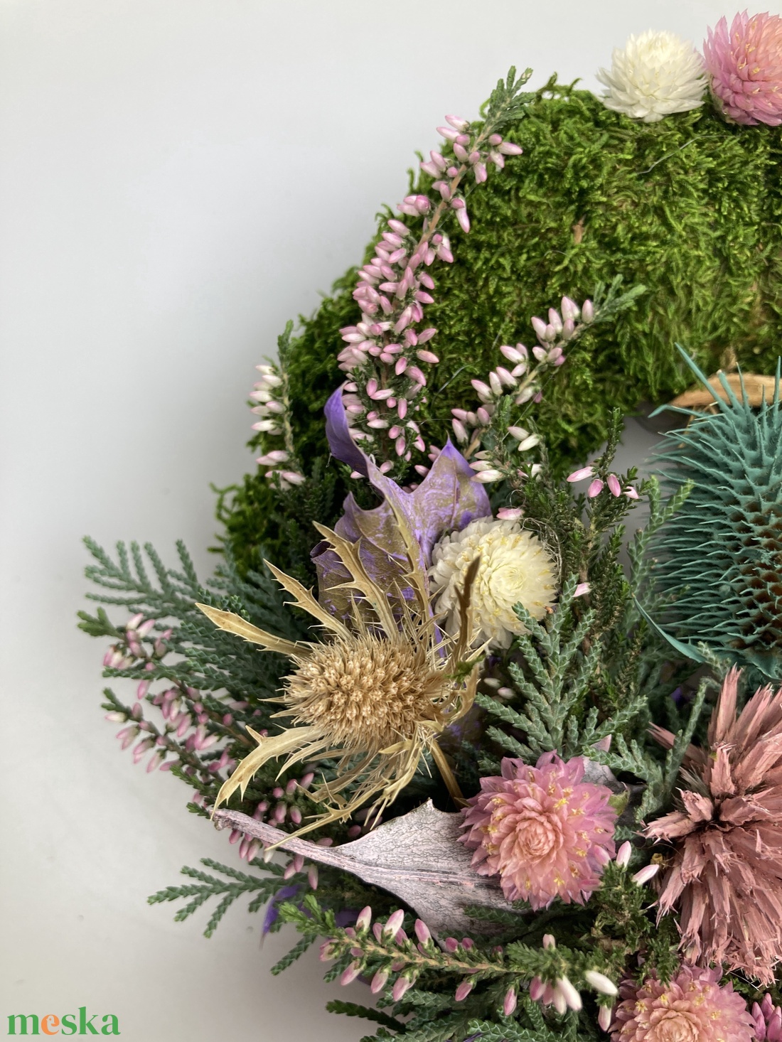 Egészség - Változatos növényi anyaggal gazdagon díszített mohakoszorú (KK-34) - otthon & életmód - vallás - temetkezési tárgy - sírkoszorú, kegyeleti koszorú - Meska.hu