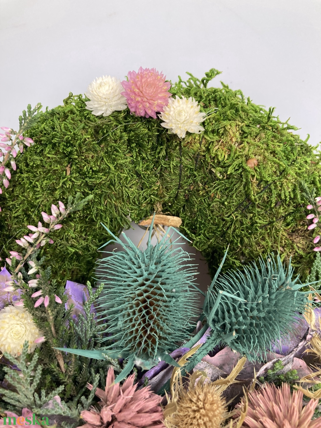 Egészség - Változatos növényi anyaggal gazdagon díszített mohakoszorú (KK-34) - otthon & életmód - vallás - temetkezési tárgy - sírkoszorú, kegyeleti koszorú - Meska.hu