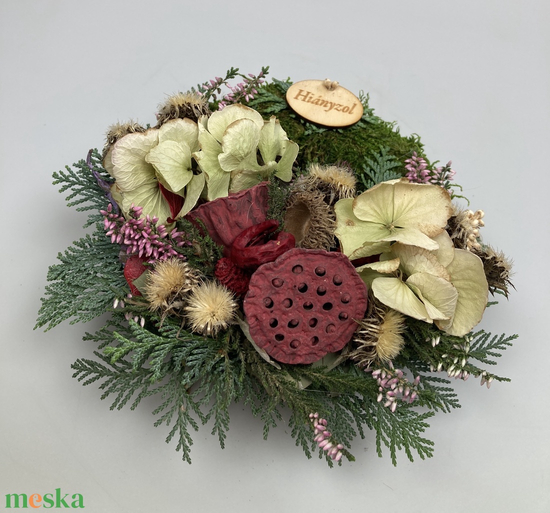 Virágzás - Változatos növényi anyaggal gazdagon díszített mohakoszorú (KK-36) - otthon & életmód - vallás - temetkezési tárgy - sírkoszorú, kegyeleti koszorú - Meska.hu Virágzás - Változatos növényi anyaggal gazdagon díszített mohakoszorú (KK-36) - otthon & életmód - vallás - temetkezési tárgy - sírkoszorú, kegyeleti koszorú - Meska.hu