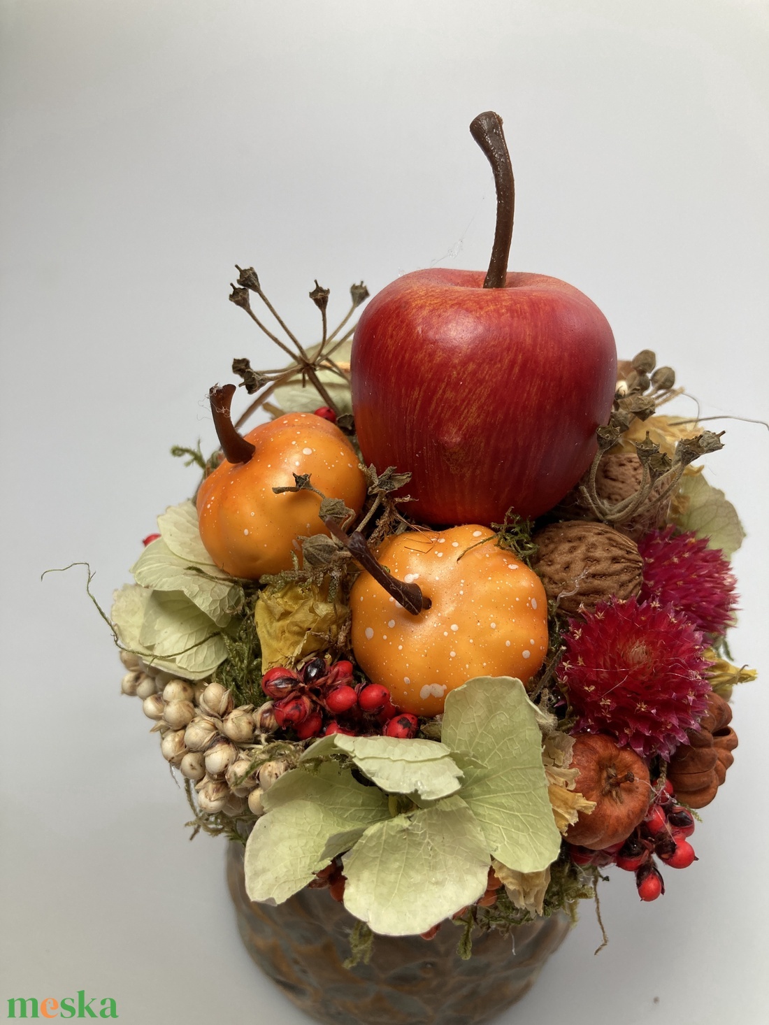 Almás-tökös őszi töltött kaspó pirosas szalaguszállyal ékítve  - tartós virágdísz  - otthon & életmód - dekoráció - asztal és polc dekoráció - asztaldísz - Meska.hu