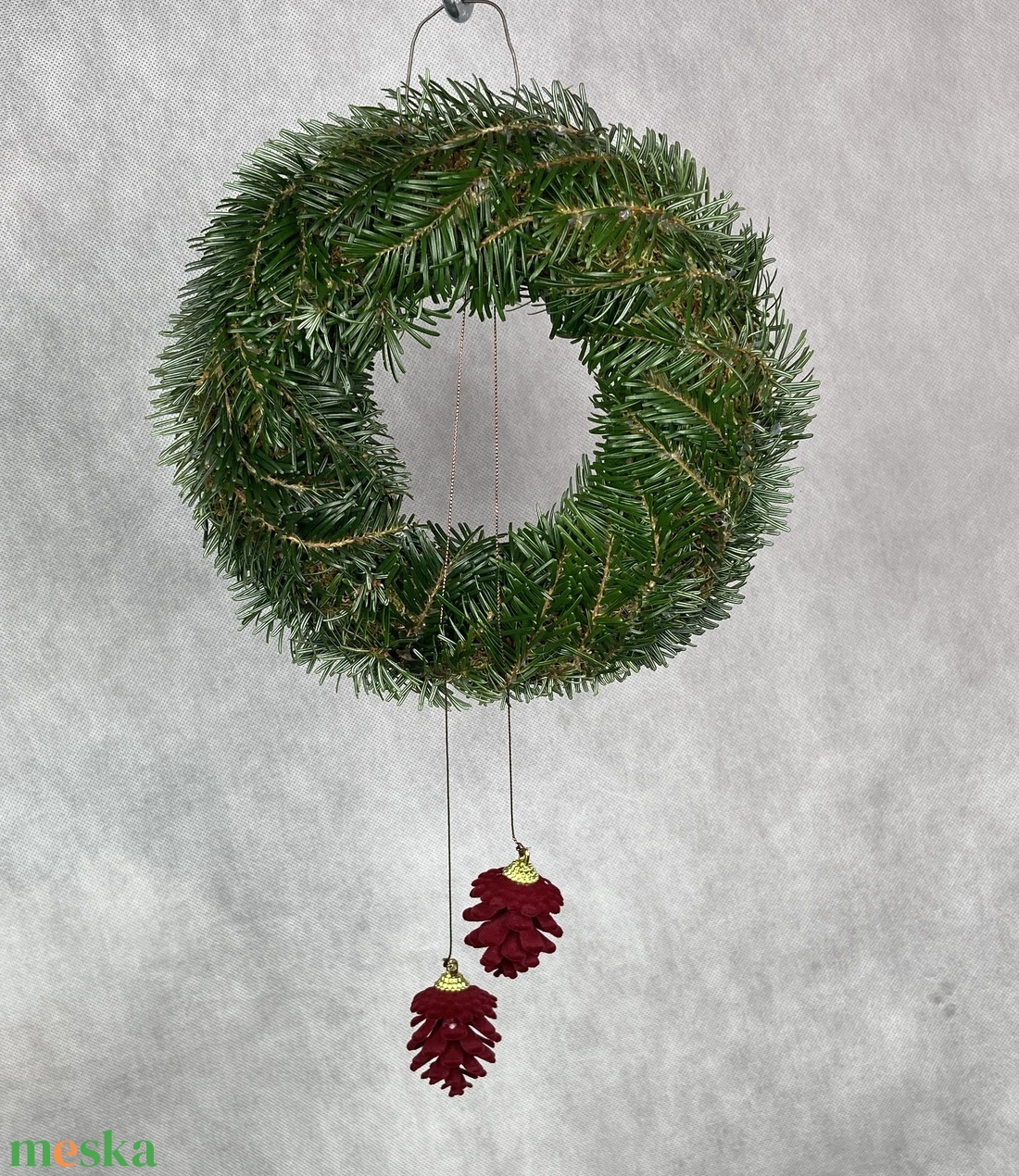 2 bordó flokkolt tobozos, Nordmann fenyős,  20 cm átmérőjű alapra készült, akár tovább is díszíthető koszorú (NK-2) - karácsony - karácsonyi kültéri dekoráció - Meska.hu