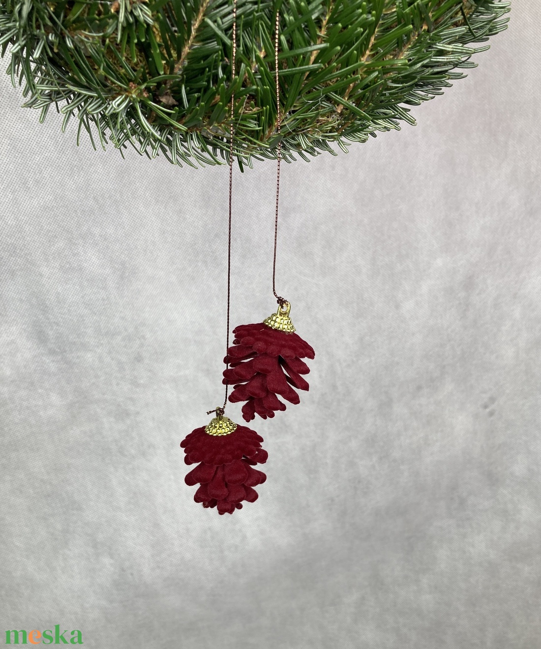 2 bordó flokkolt tobozos, Nordmann fenyős,  20 cm átmérőjű alapra készült, akár tovább is díszíthető koszorú (NK-2) - karácsony - karácsonyi kültéri dekoráció - Meska.hu