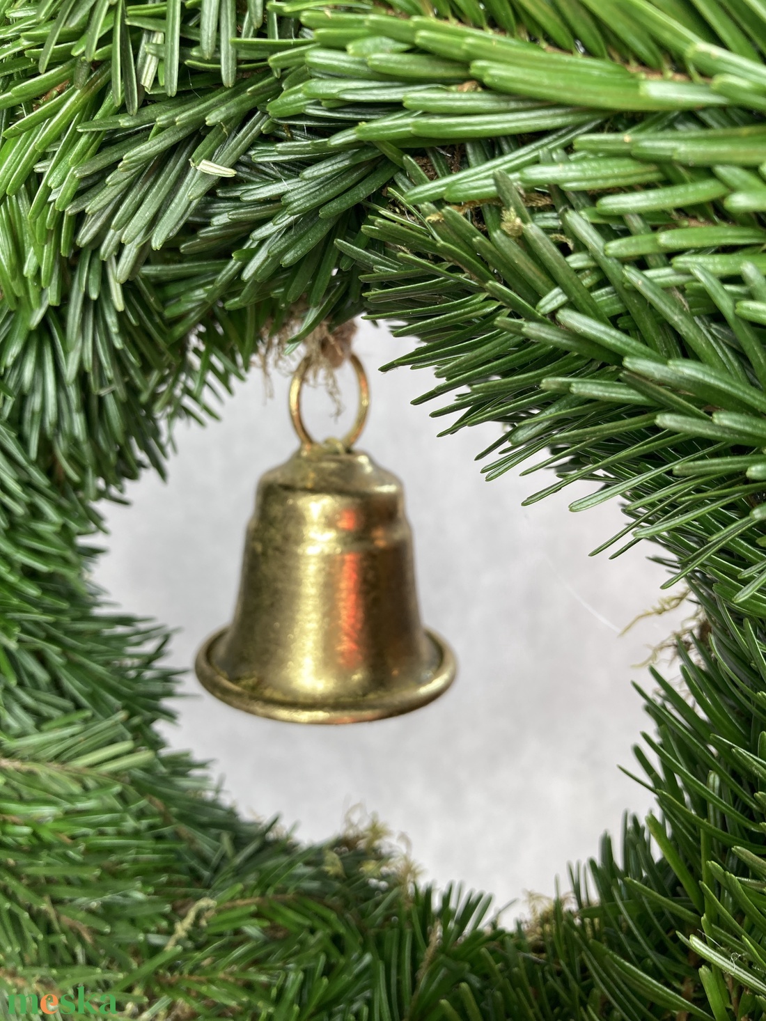 30 cm átmérőjű alapra készült, fémharangos, Nordmann fenyős, tovább is díszíthető koszorú (NK-9) - karácsony - karácsonyi kültéri dekoráció - Meska.hu 30 cm átmérőjű alapra készült, fémharangos, Nordmann fenyős, tovább is díszíthető koszorú (NK-9) - karácsony - karácsonyi kültéri dekoráció - Meska.hu