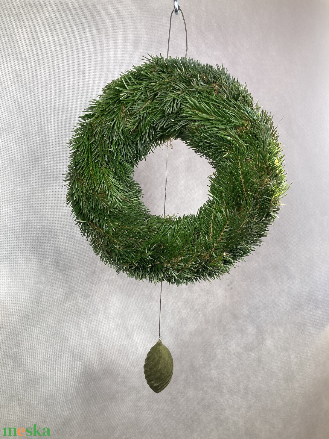 30 cm átmérőjű alapra készült, flokkolt zöld makkos Nordmann fenyős, tovább is díszíthető koszorú (NK-10) - karácsony - karácsonyi kültéri dekoráció - Meska.hu 30 cm átmérőjű alapra készült, flokkolt zöld makkos Nordmann fenyős, tovább is díszíthető koszorú (NK-10) - karácsony - karácsonyi kültéri dekoráció - Meska.hu
