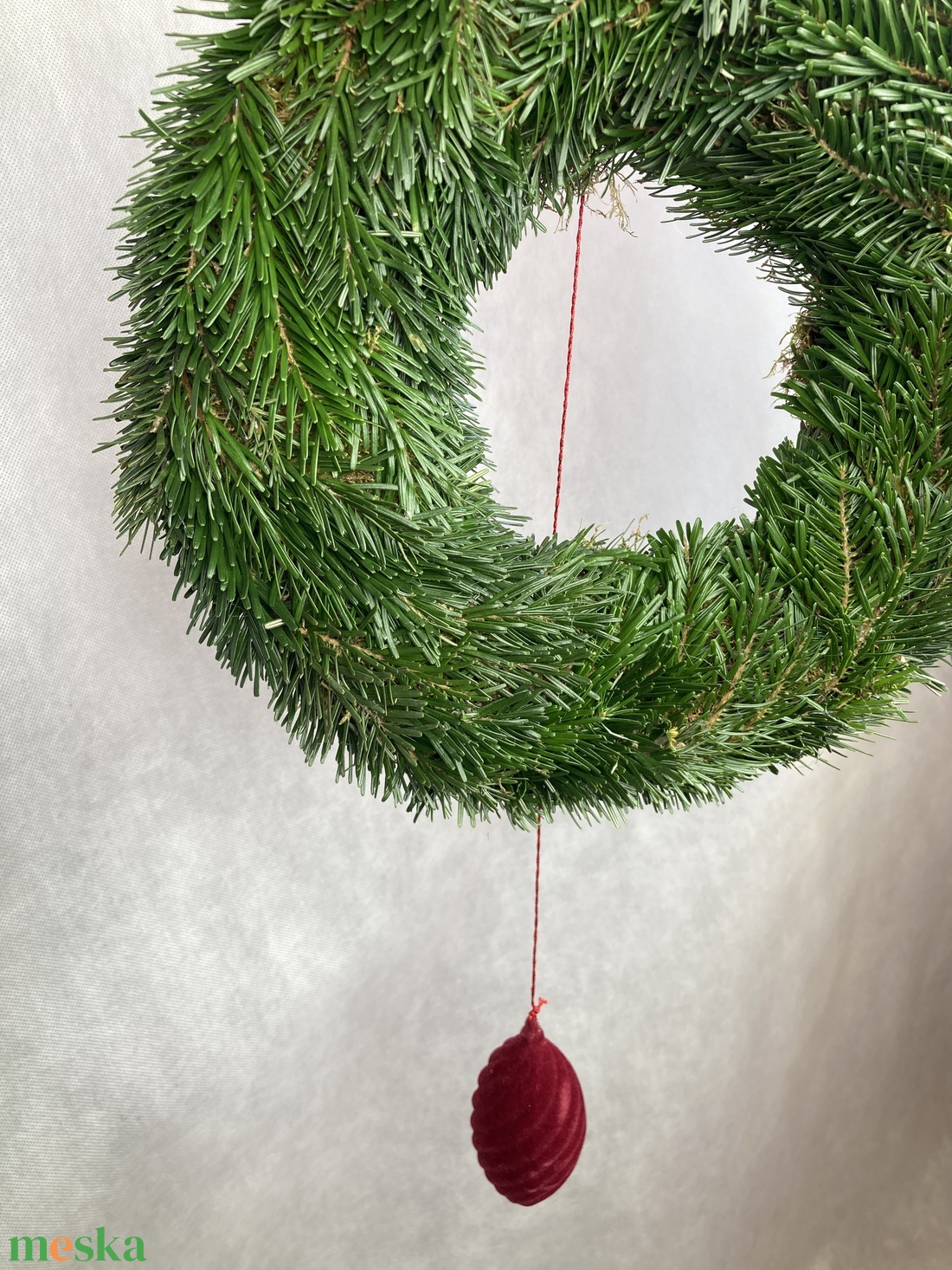 30 cm átmérőjű alapra készült, flokkolt bordó makkos Nordmann fenyős, tovább is díszíthető koszorú (NK-11) - karácsony - karácsonyi kültéri dekoráció - Meska.hu 30 cm átmérőjű alapra készült, flokkolt bordó makkos Nordmann fenyős, tovább is díszíthető koszorú (NK-11) - karácsony - karácsonyi kültéri dekoráció - Meska.hu