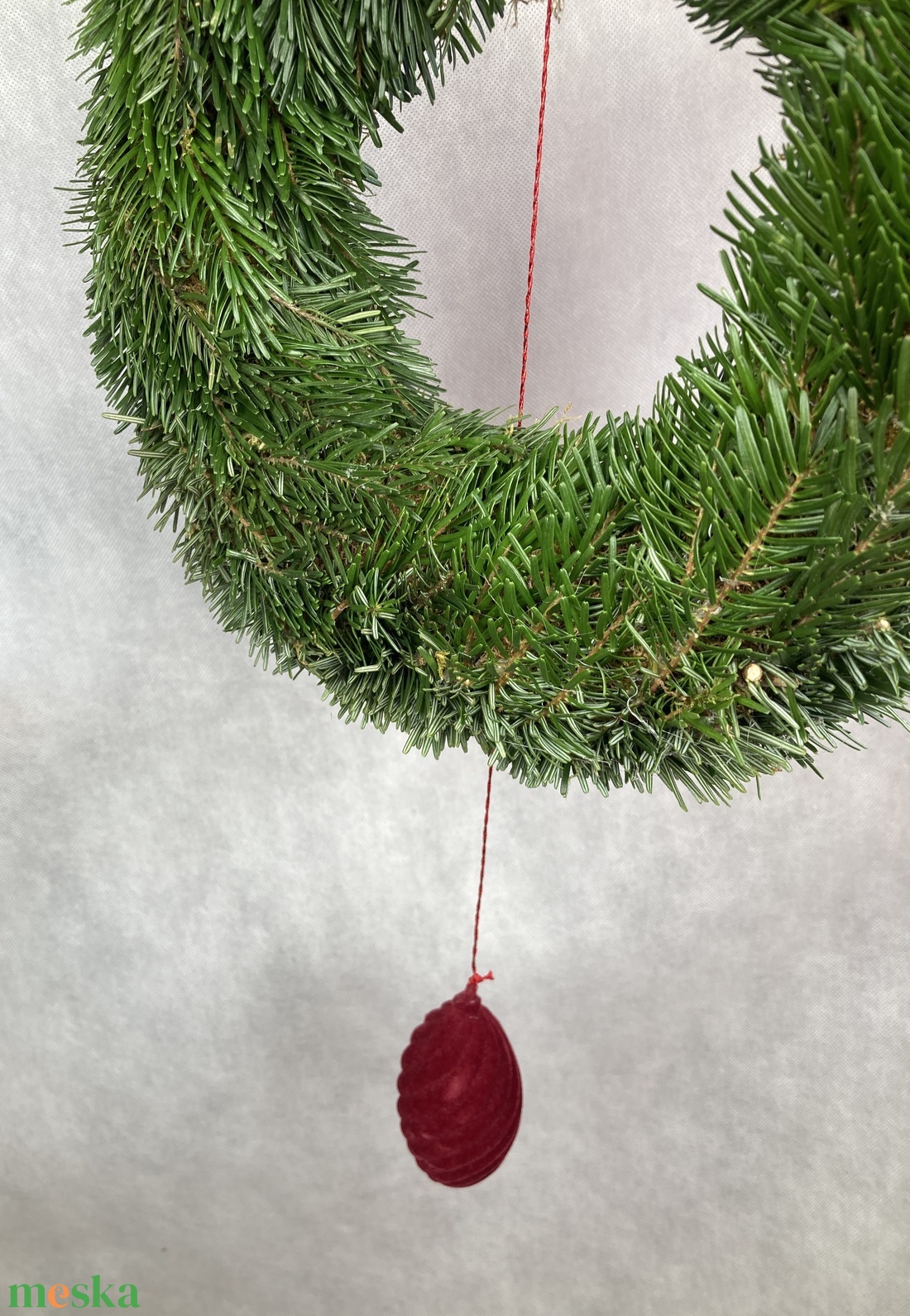30 cm átmérőjű alapra készült, flokkolt bordó makkos Nordmann fenyős, tovább is díszíthető koszorú (NK-11) - karácsony - karácsonyi kültéri dekoráció - Meska.hu 30 cm átmérőjű alapra készült, flokkolt bordó makkos Nordmann fenyős, tovább is díszíthető koszorú (NK-11) - karácsony - karácsonyi kültéri dekoráció - Meska.hu