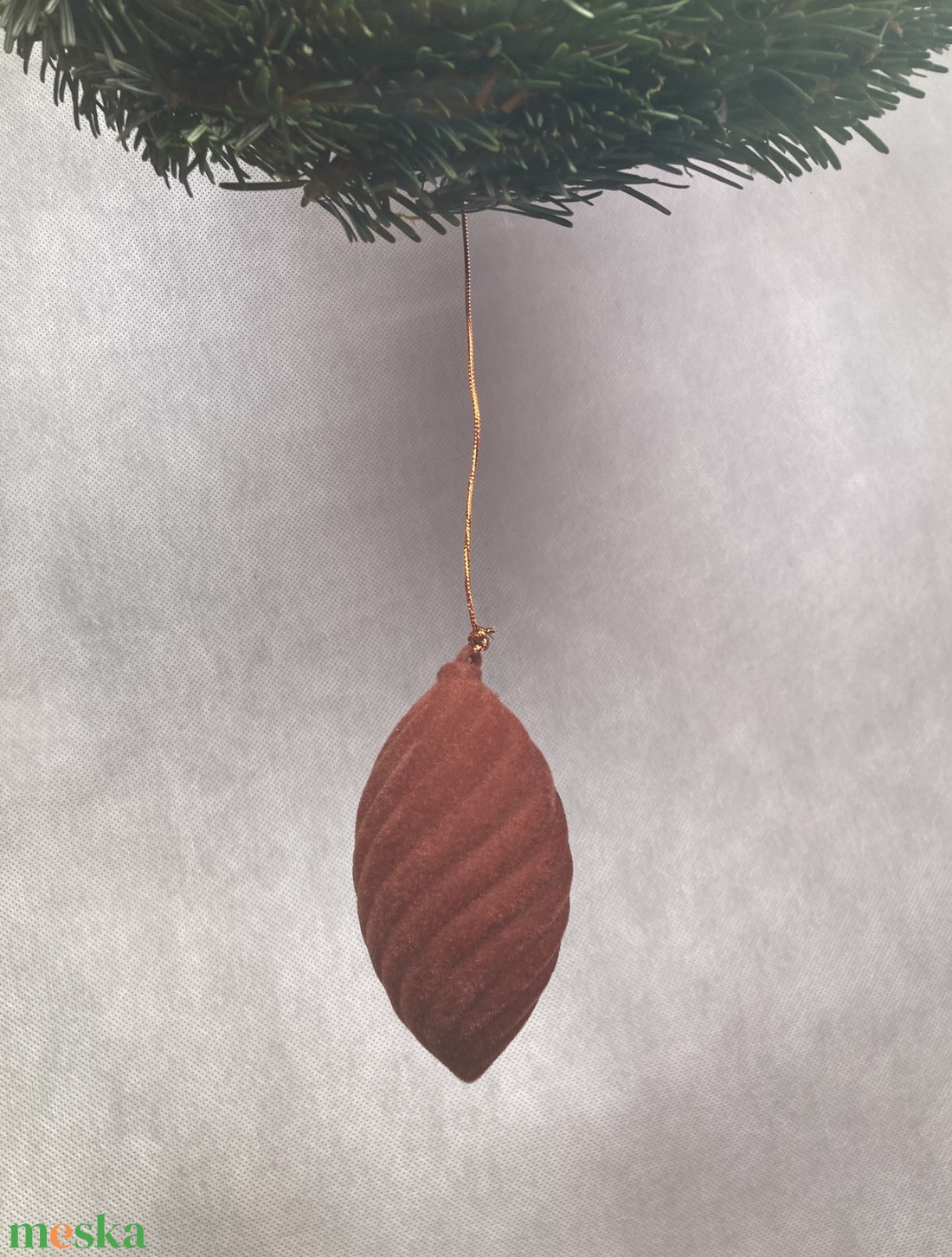 30 cm átmérőjű alapra készült, flokkolt rozsdabarna makkos Nordmann fenyős, tovább is díszíthető koszorú (NK-12) - karácsony - karácsonyi kültéri dekoráció - Meska.hu 30 cm átmérőjű alapra készült, flokkolt rozsdabarna makkos Nordmann fenyős, tovább is díszíthető koszorú (NK-12) - karácsony - karácsonyi kültéri dekoráció - Meska.hu