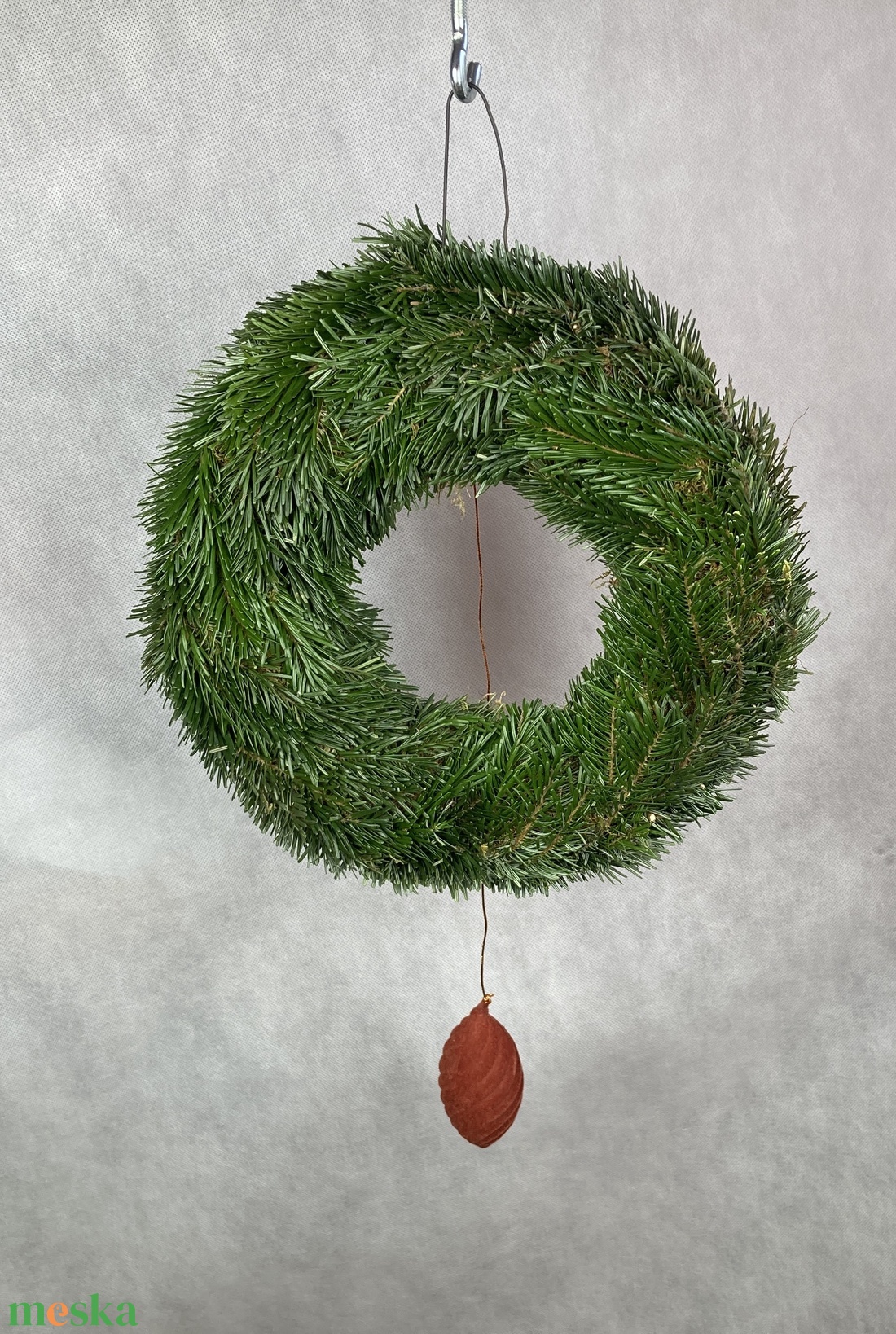 30 cm átmérőjű alapra készült, flokkolt rozsdabarna makkos Nordmann fenyős, tovább is díszíthető koszorú (NK-12) - karácsony - karácsonyi kültéri dekoráció - Meska.hu 30 cm átmérőjű alapra készült, flokkolt rozsdabarna makkos Nordmann fenyős, tovább is díszíthető koszorú (NK-12) - karácsony - karácsonyi kültéri dekoráció - Meska.hu
