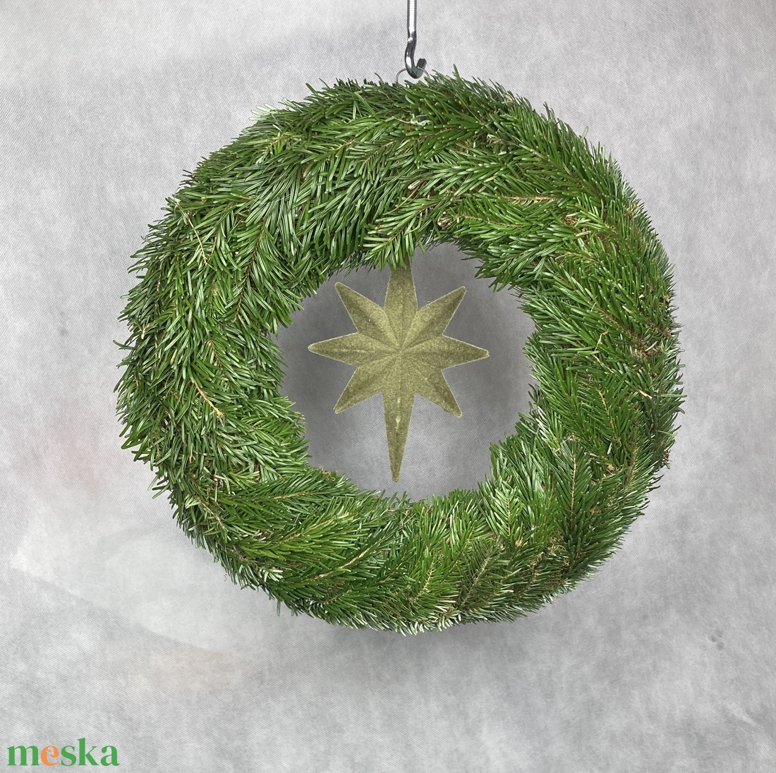 44 cm átmérőjű alapra készült,  zöld  flokkolt csillagos, Nordmann fenyős, tovább is díszíthető koszorú (NK-16) - karácsony - karácsonyi kültéri dekoráció - Meska.hu