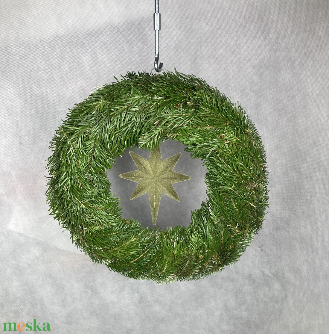 44 cm átmérőjű alapra készült,  zöld  flokkolt csillagos, Nordmann fenyős, tovább is díszíthető koszorú (NK-16) - karácsony - karácsonyi kültéri dekoráció - Meska.hu