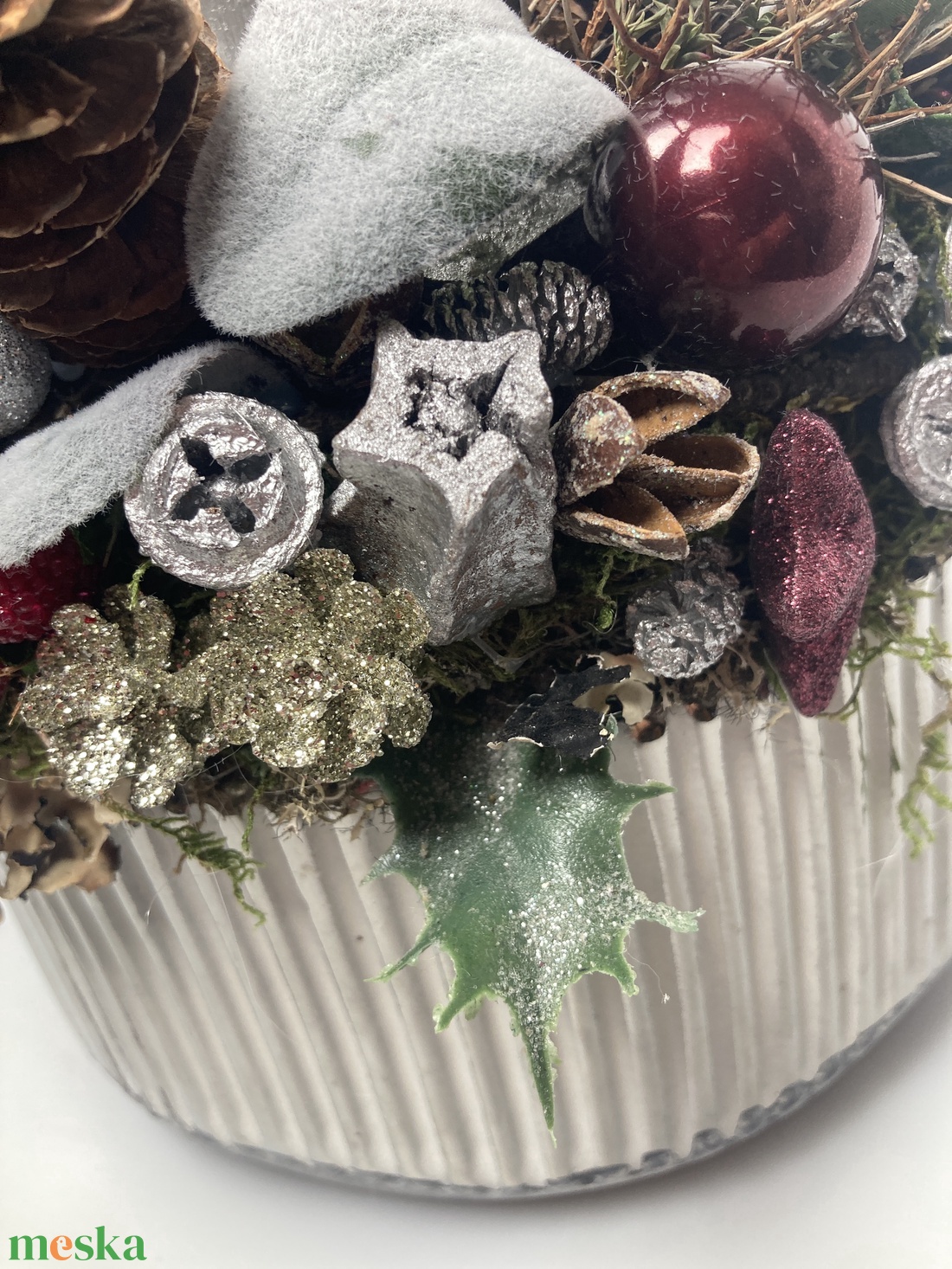 Elegáns, ezüst csíkos mázas kerámiatálas, ezüstgyertyás, adventi asztaldísz termésekkel gazdagon díszítve (AW1) - karácsony - adventi díszek - adventi asztaldísz - Meska.hu