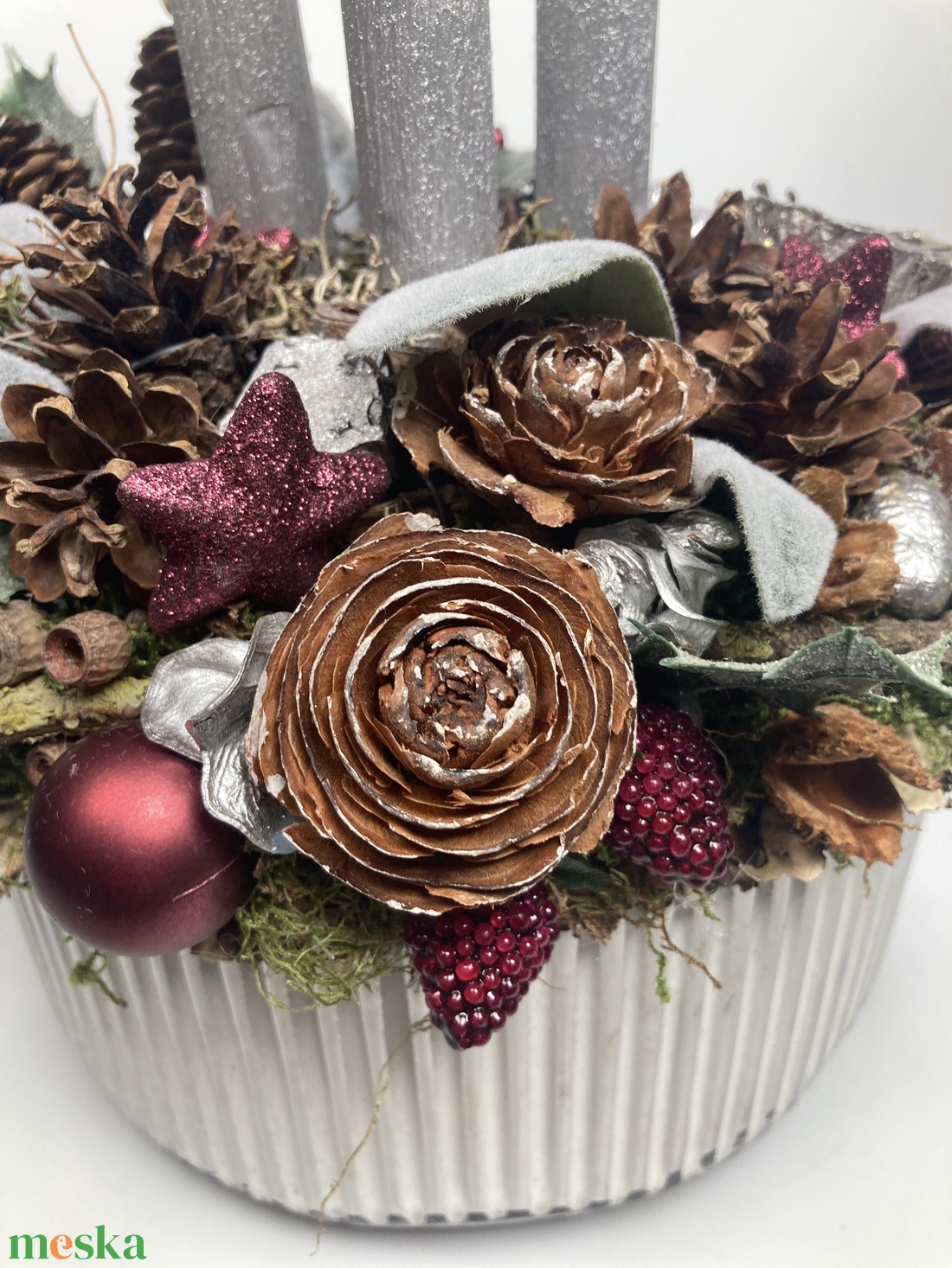 Elegáns, ezüst csíkos mázas kerámiatálas, ezüstgyertyás, adventi asztaldísz termésekkel gazdagon díszítve (AW1) - karácsony - adventi díszek - adventi asztaldísz - Meska.hu