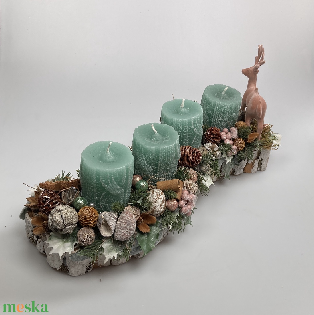 Flokkolt rénszarvassal tarkított, kötött mintás, zöld gyertyás adventi asztaldísz aprólékos díszítéssel (AW7) - karácsony - adventi díszek - adventi asztaldísz - Meska.hu