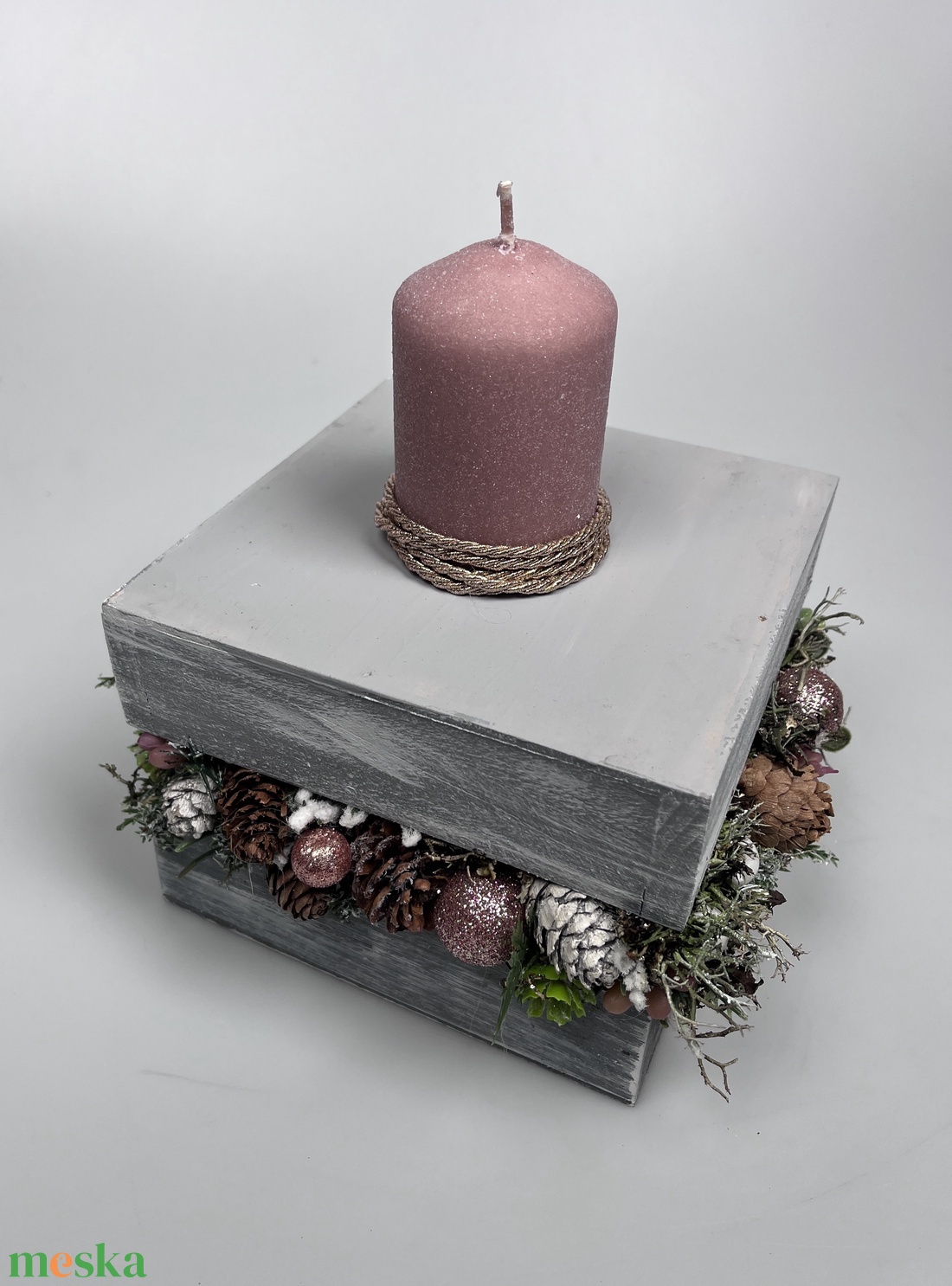 Varázslatos adventi bőségdoboz - karácsonyi asztaldísz bársonyglitter hengergyertyával, rosegold díszzsinórral - karácsony - adventi díszek - adventi asztaldísz - Meska.hu