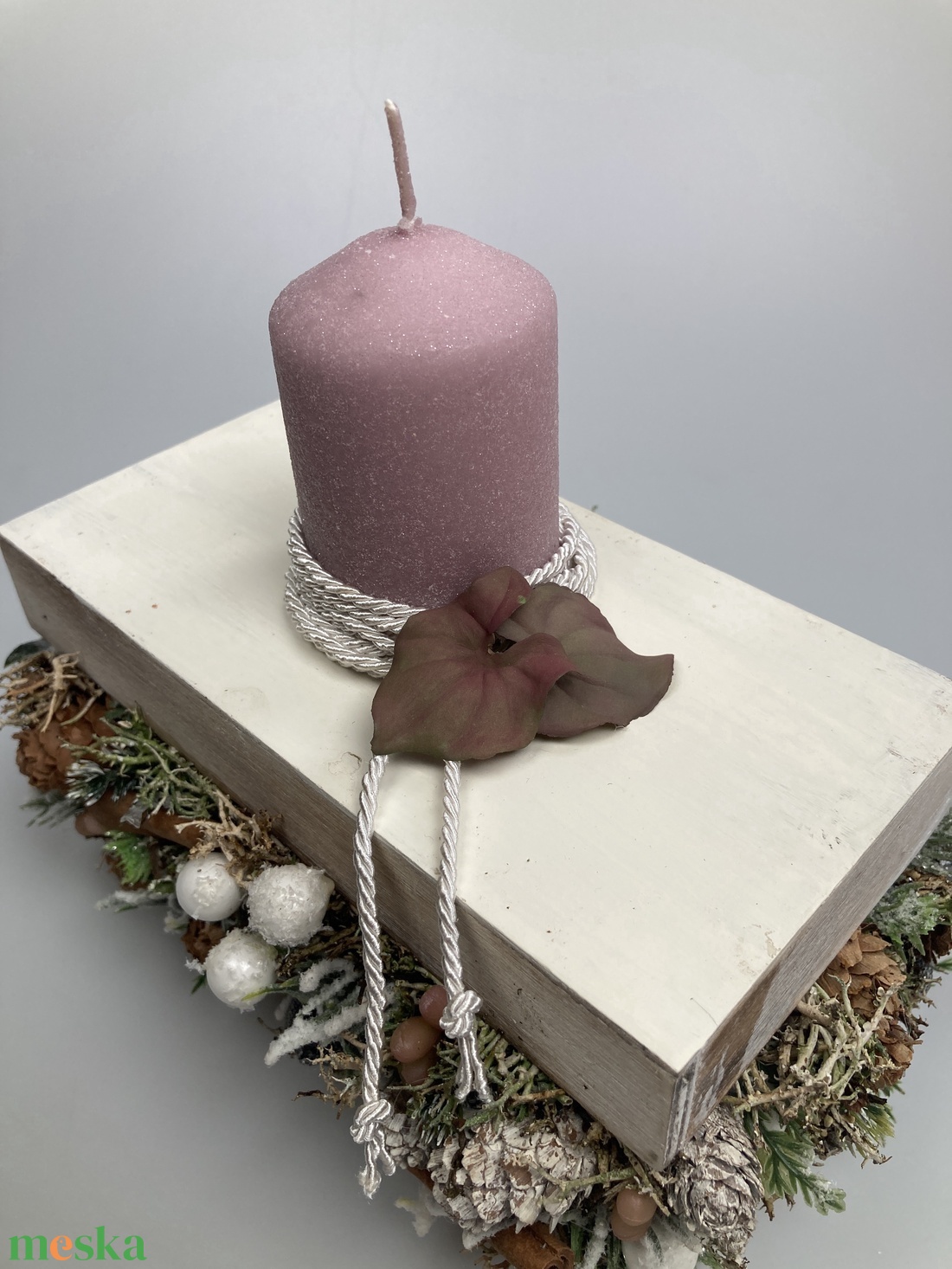 Varázslatos adventi bőségdoboz - ünnepi asztaldísz fahéjas-mályvás bársony-glitteres gyertyával, törtfehér díszzsinórral - karácsony - adventi díszek - adventi asztaldísz - Meska.hu