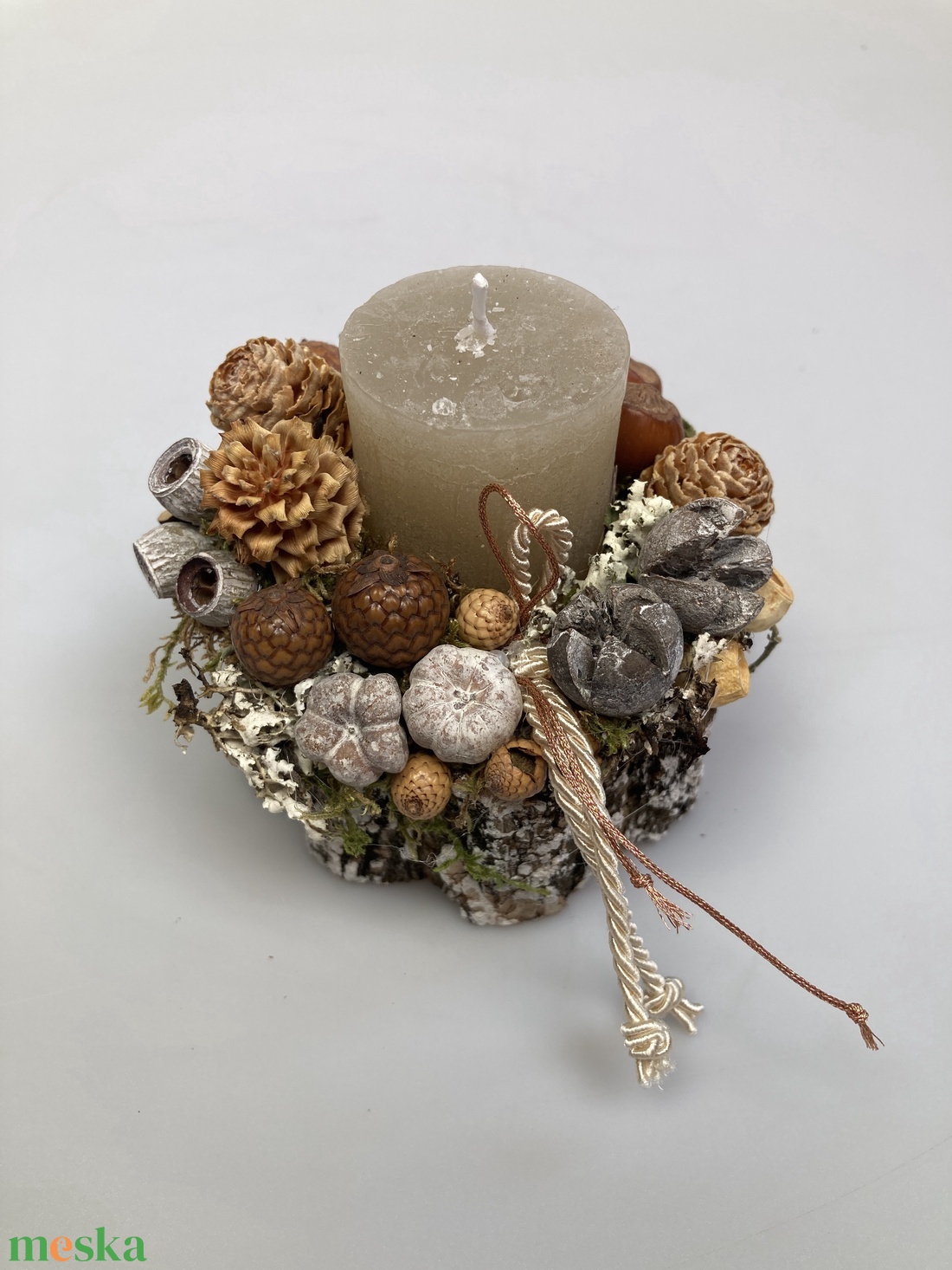 Fakorongra épült adventi minidísz gyömbérszínű tönkgyertyával, s termésekkel gazdagon díszítve (FX-12) - karácsony - adventi díszek - adventi asztaldísz - Meska.hu