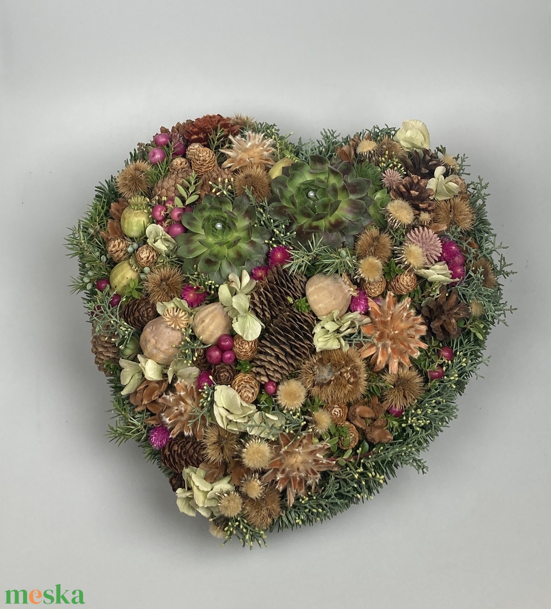 Különleges szeretteinknek kövirózsákkal, termésekkel, változatos növényi anyaggal díszített kegyeleti virágdísz  - otthon & életmód - vallás - temetkezési tárgy - sírdísz, kegyeleti dísz - Meska.hu