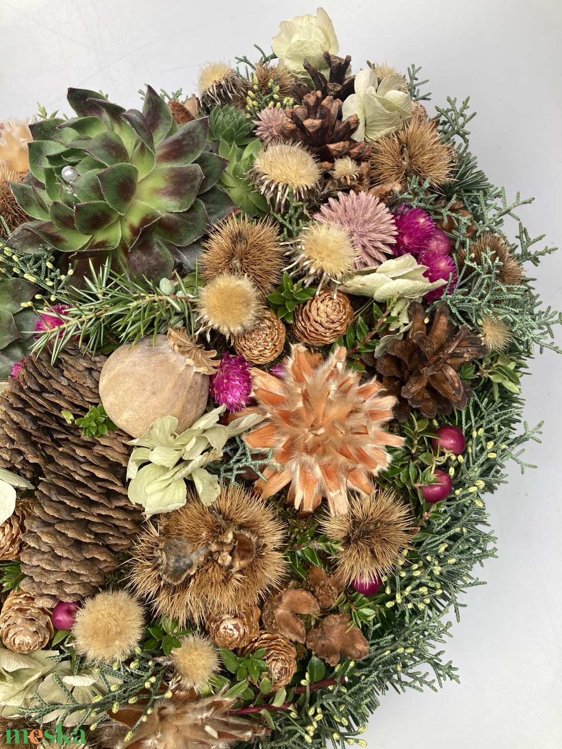 Különleges szeretteinknek kövirózsákkal, termésekkel, változatos növényi anyaggal díszített kegyeleti virágdísz  - otthon & életmód - vallás - temetkezési tárgy - sírdísz, kegyeleti dísz - Meska.hu