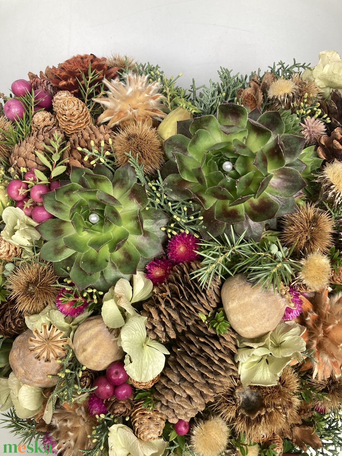 Különleges szeretteinknek kövirózsákkal, termésekkel, változatos növényi anyaggal díszített kegyeleti virágdísz  - otthon & életmód - vallás - temetkezési tárgy - sírdísz, kegyeleti dísz - Meska.hu