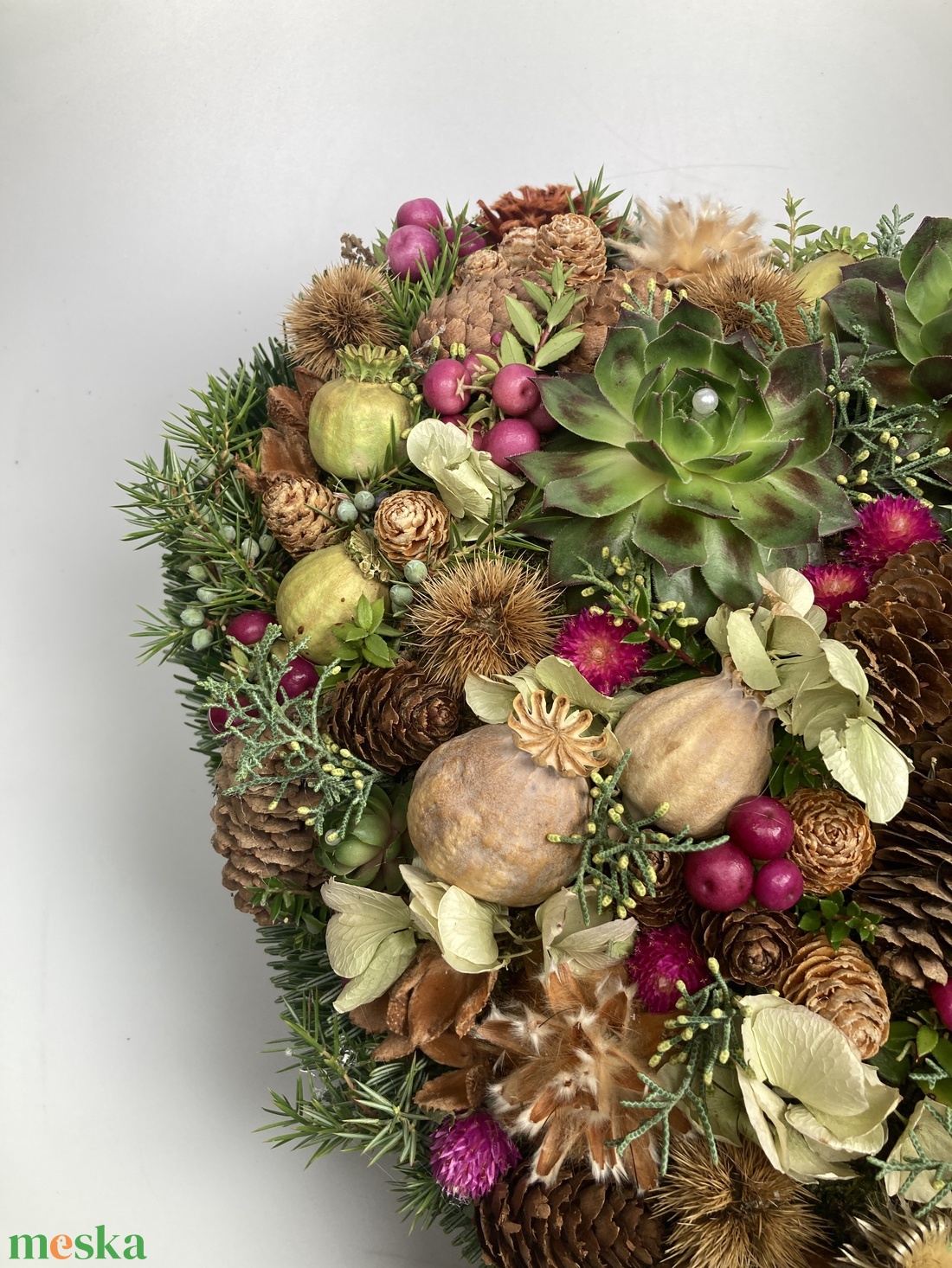 Különleges szeretteinknek kövirózsákkal, termésekkel, változatos növényi anyaggal díszített kegyeleti virágdísz  - otthon & életmód - vallás - temetkezési tárgy - sírdísz, kegyeleti dísz - Meska.hu