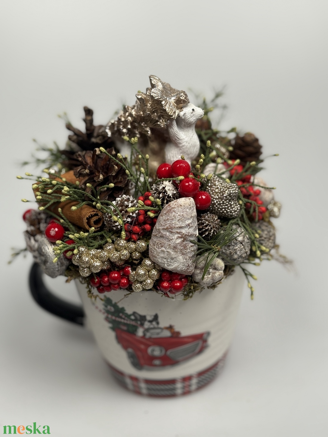 Állatok karácsonya mese alapján bulldogos karácsonyi bögrére épült adventi dísz  (XM-38) - karácsony - adventi díszek - adventi asztaldísz - Meska.hu