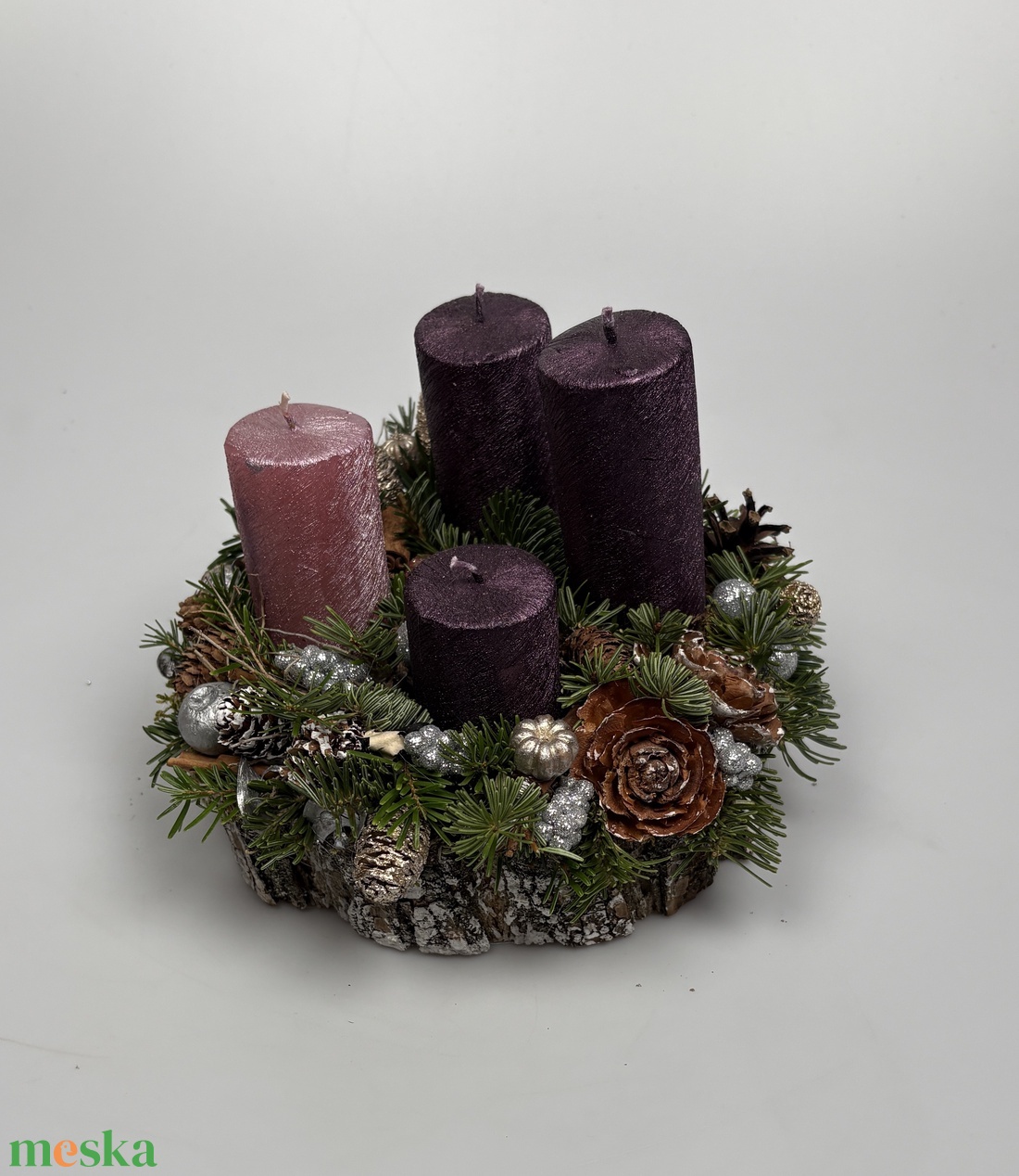 Hagyományos színvilágú - három lila és egy rózsaszín selyemfényű gyertyás adventi asztaldísz gazdagon díszítve (AW29) - karácsony - adventi díszek - adventi asztaldísz - Meska.hu