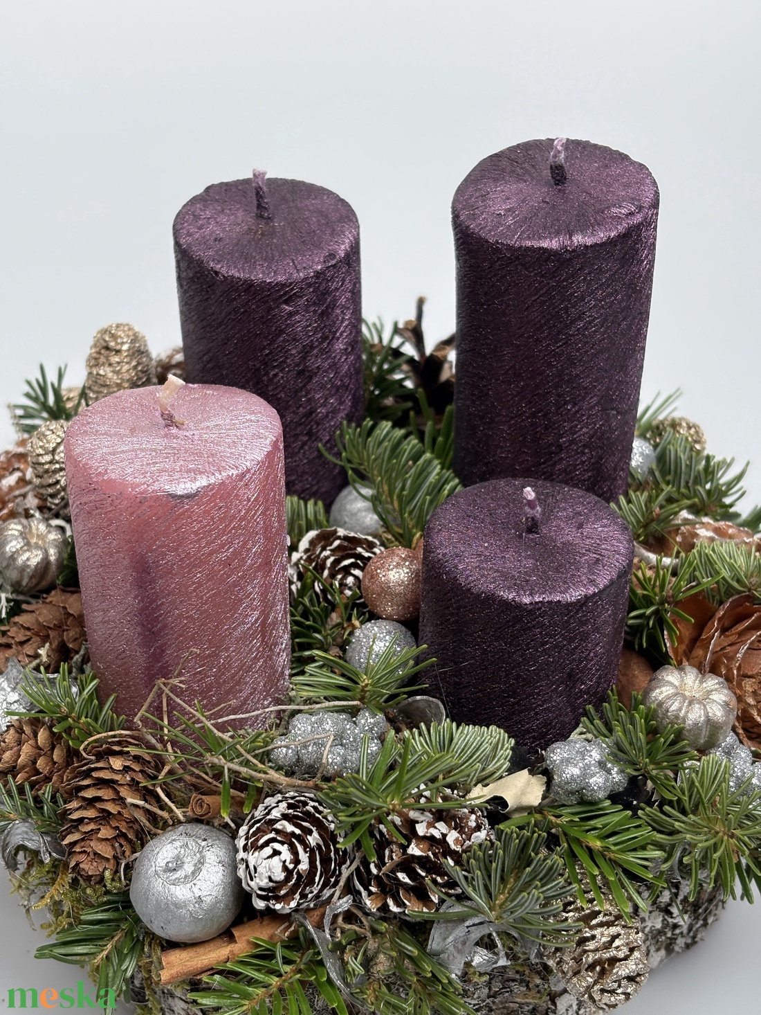 Hagyományos színvilágú - három lila és egy rózsaszín selyemfényű gyertyás adventi asztaldísz gazdagon díszítve (AW29) - karácsony - adventi díszek - adventi asztaldísz - Meska.hu