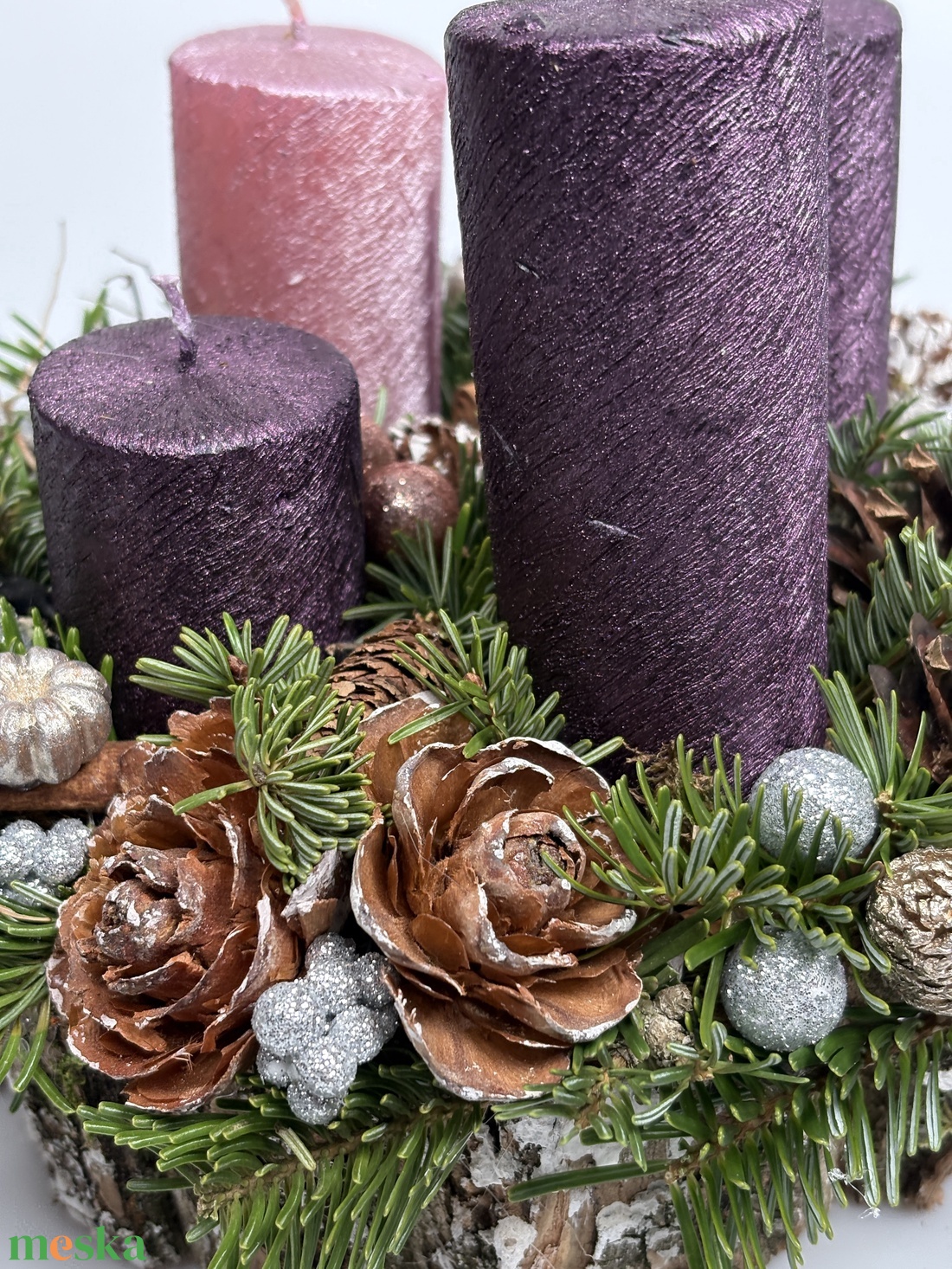 Hagyományos színvilágú - három lila és egy rózsaszín selyemfényű gyertyás adventi asztaldísz gazdagon díszítve (AW29) - karácsony - adventi díszek - adventi asztaldísz - Meska.hu