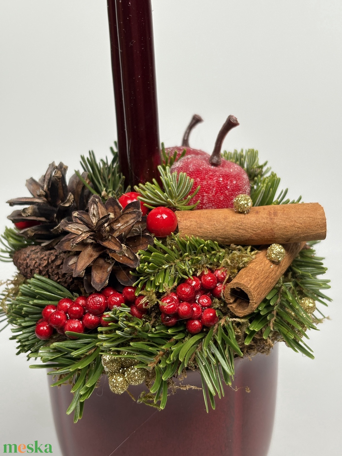 Burgundi vörös bögrére épült, 2 bordó ceruzagyertás adventi asztaldísz örökzöldekkel (XM-53) - karácsony - adventi díszek - adventi asztaldísz - Meska.hu