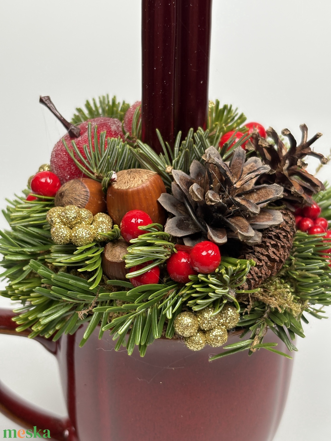 Burgundi vörös bögrére épült, 2 bordó ceruzagyertás adventi asztaldísz örökzöldekkel (XM-53) - karácsony - adventi díszek - adventi asztaldísz - Meska.hu
